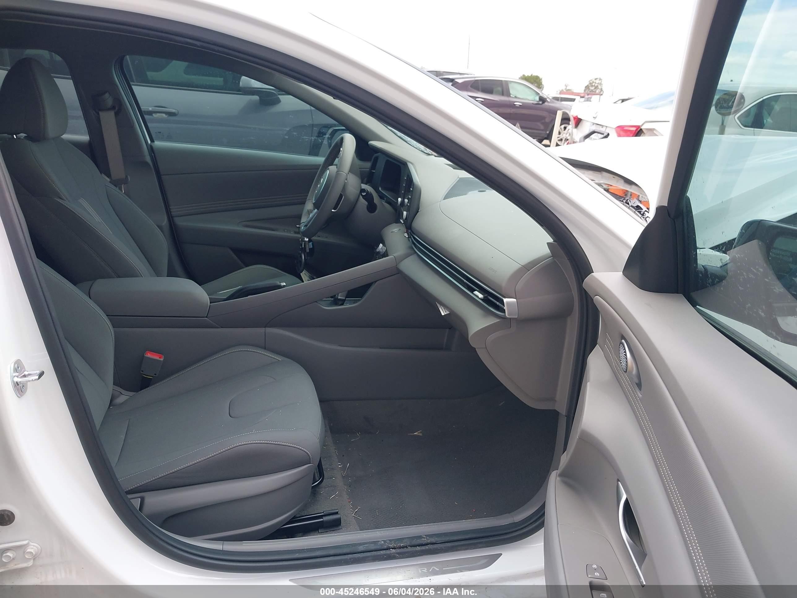 2026 Hyundai Elantra Sel Sport White vin: KMHLM4DG1TU148473