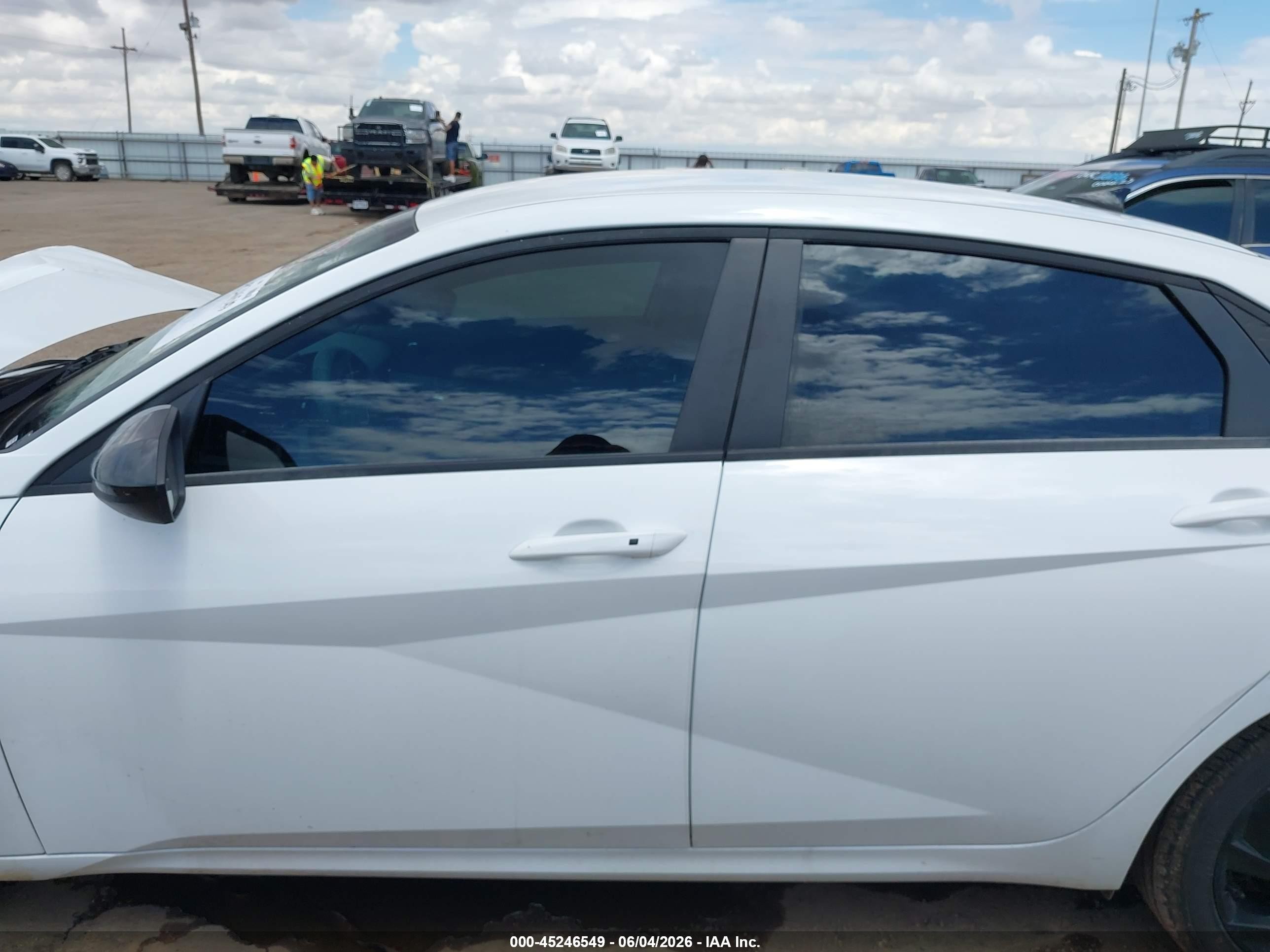 2026 Hyundai Elantra Sel Sport White vin: KMHLM4DG1TU148473