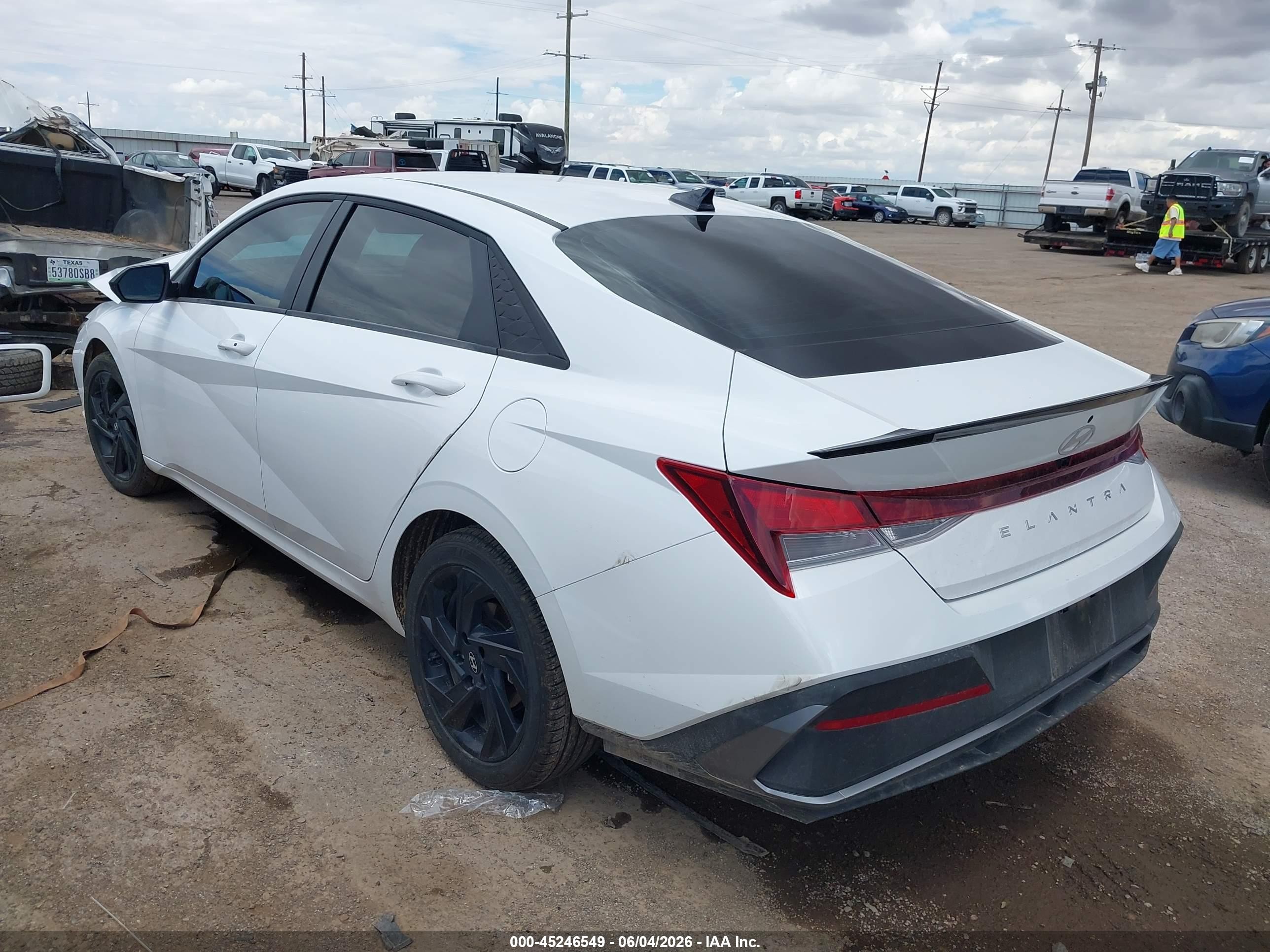 2026 Hyundai Elantra Sel Sport White vin: KMHLM4DG1TU148473