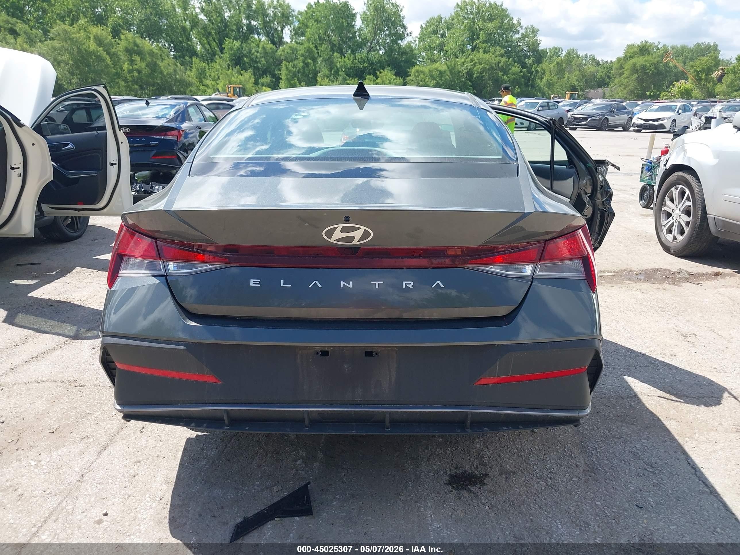 2024 Hyundai Elantra Sel Gray vin: KMHLM4DG2RU678511