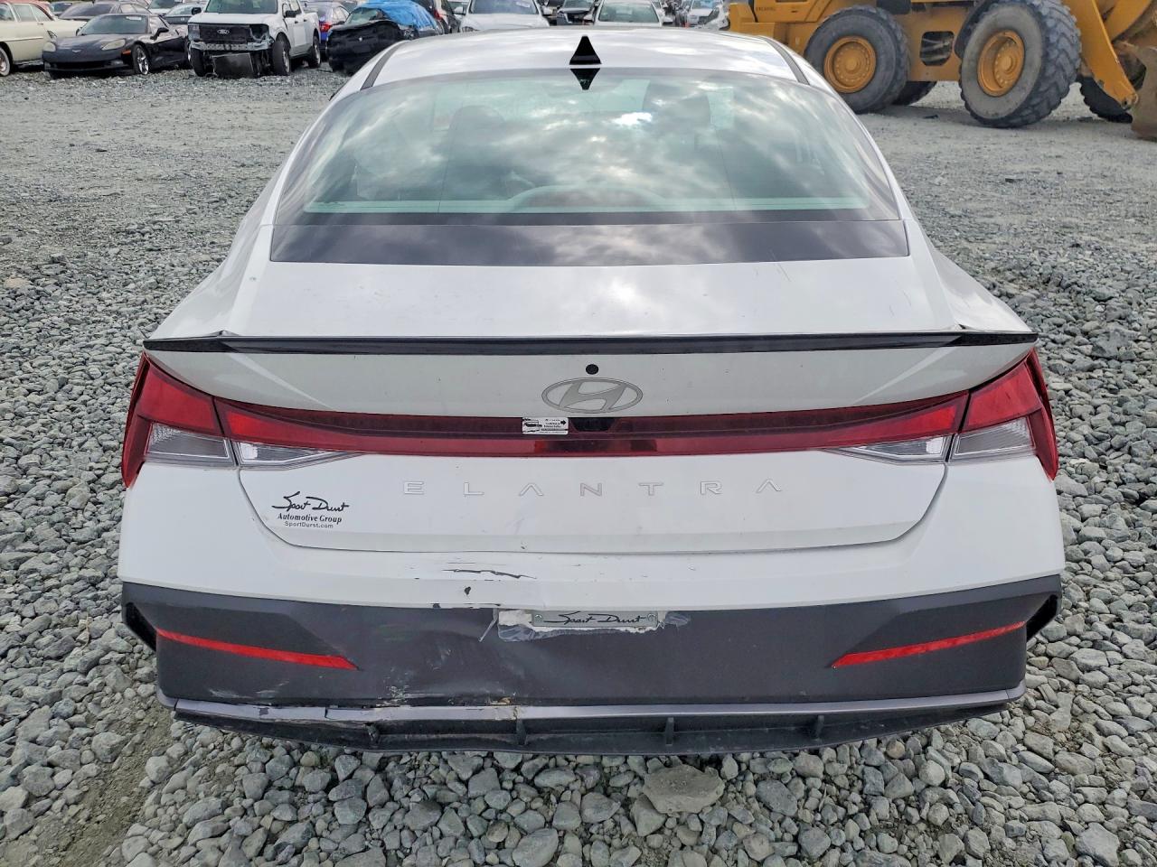 2026 Hyundai Elantra Sel Sport White vin: KMHLM4DG3TU154968
