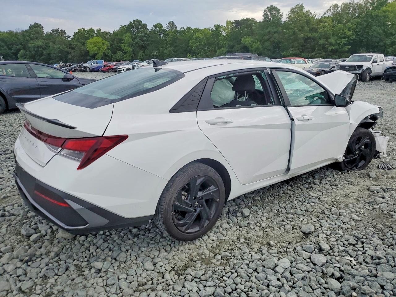 2026 Hyundai Elantra Sel Sport White vin: KMHLM4DG3TU154968