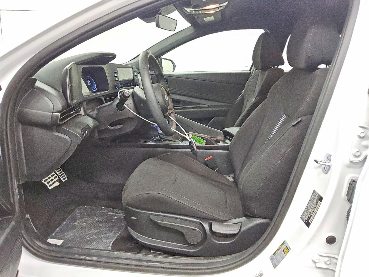2026 Hyundai Elantra Sel Sport White vin: KMHLM4DG3TU203618