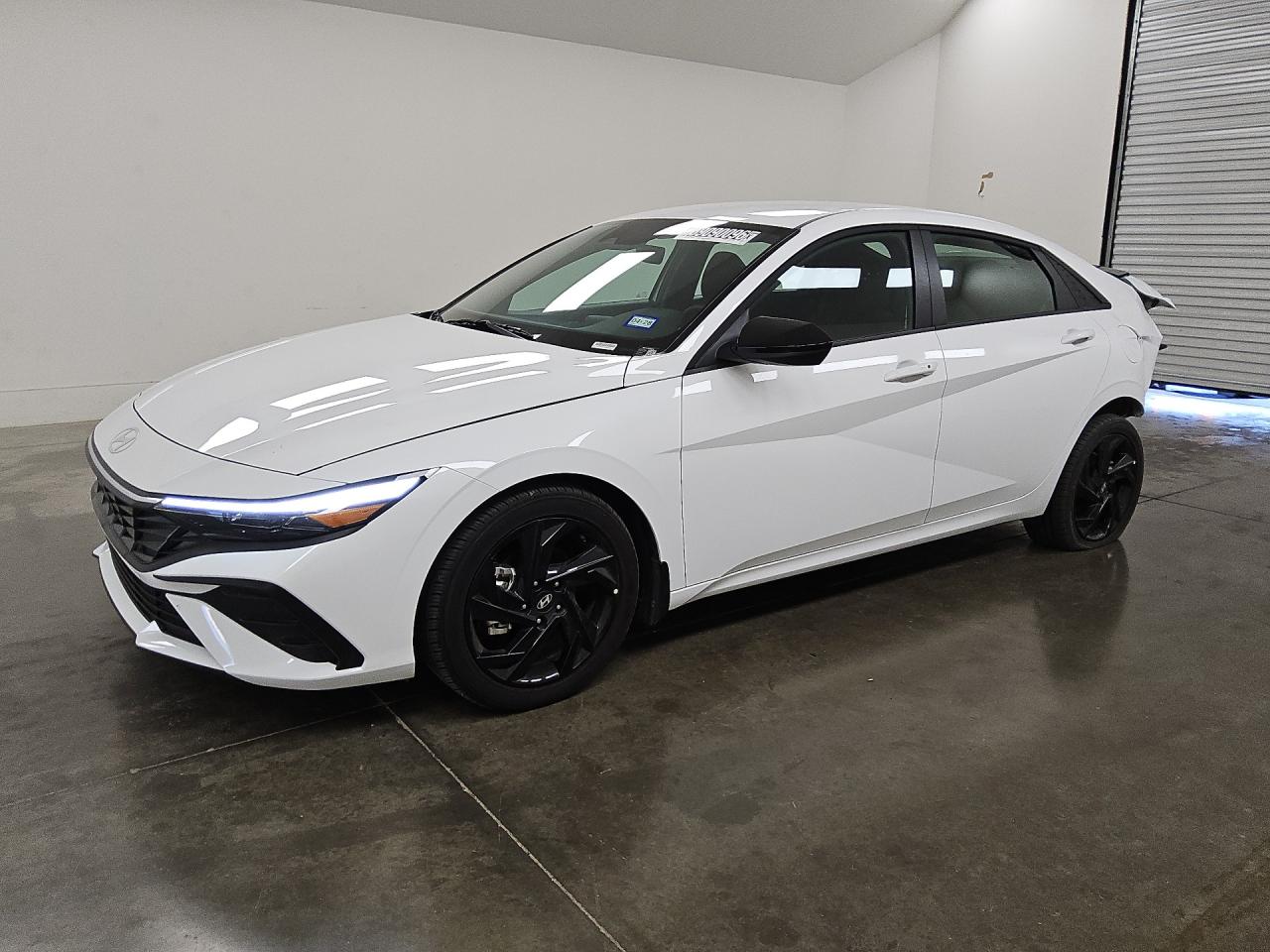 2026 Hyundai Elantra Sel Sport White vin: KMHLM4DG3TU203618 Damage: Left Rear Tire, Flat, Repair Required