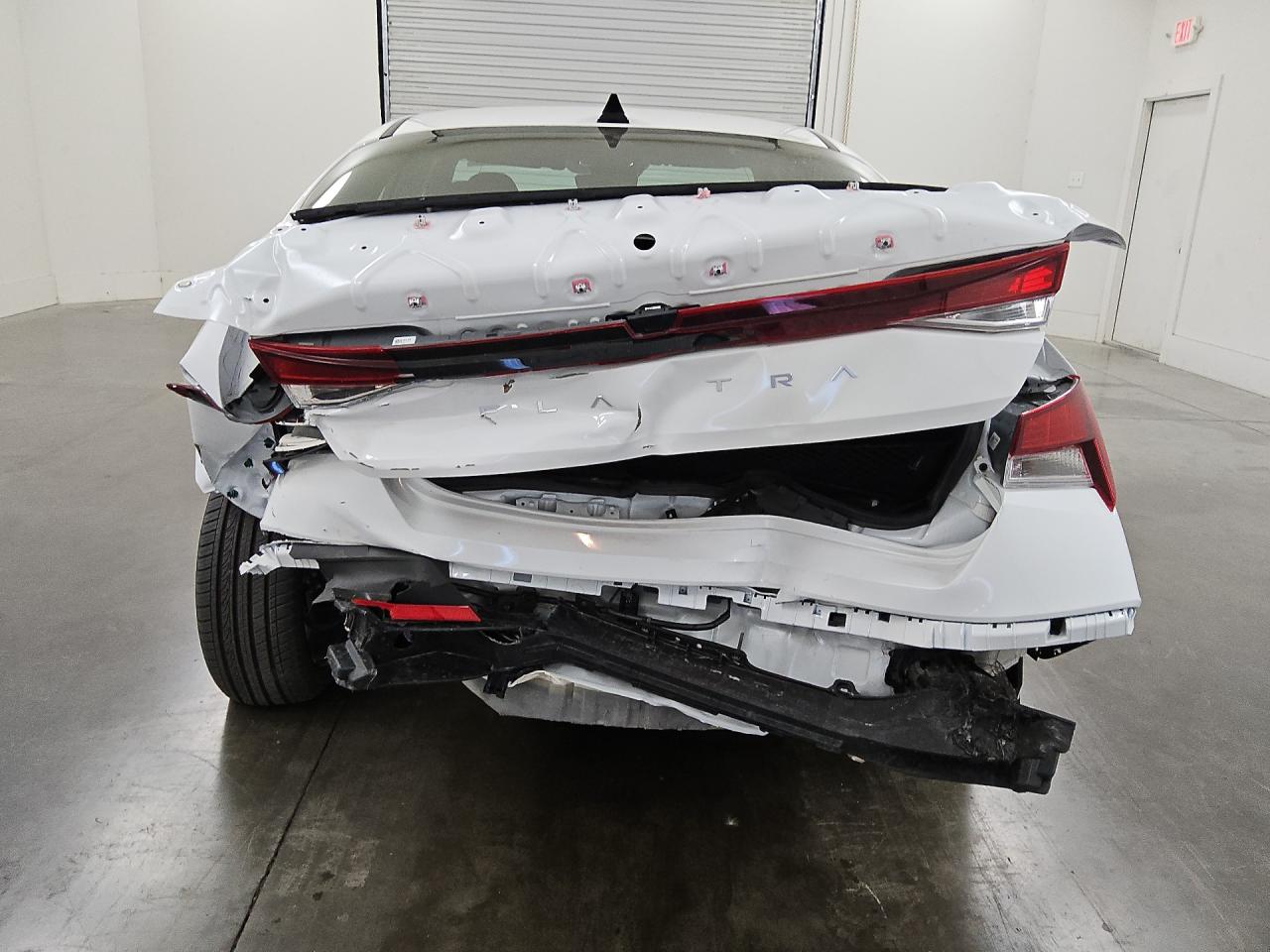 2026 Hyundai Elantra Sel Sport White vin: KMHLM4DG3TU203618 Damage: Trunk Floor, Bent, 2 To 3 Inches