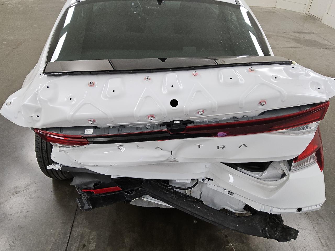 2026 Hyundai Elantra Sel Sport White vin: KMHLM4DG3TU203618 Damage: Deck Lid, Severe Damage, Replacement Required