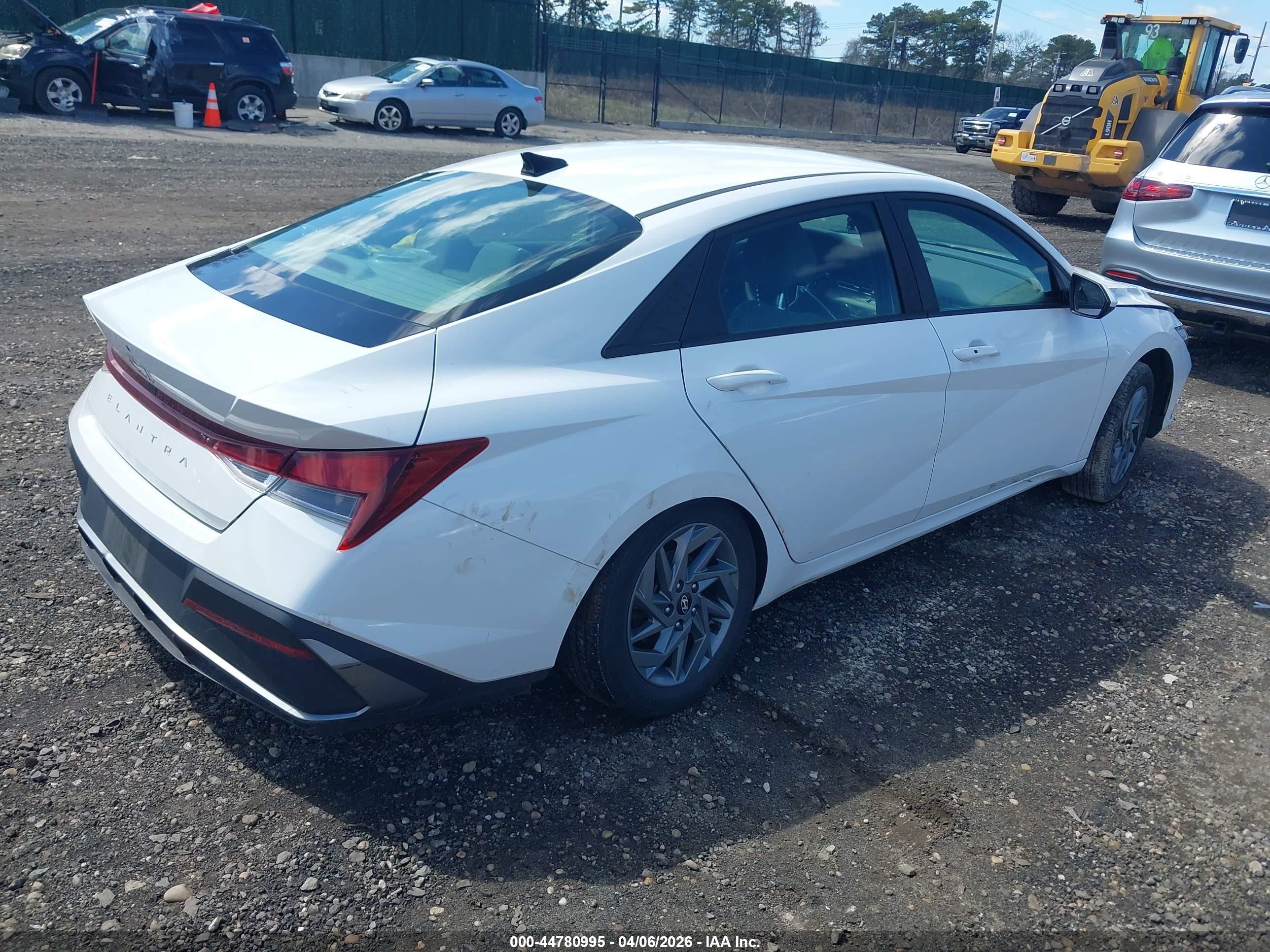2024 Hyundai Elantra Sel White vin: KMHLM4DG4RU641511