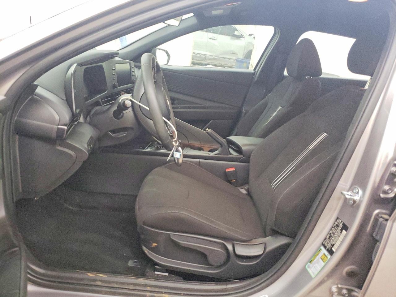 2025 Hyundai Elantra Sel Sport Silver vin: KMHLM4DG4SU050939