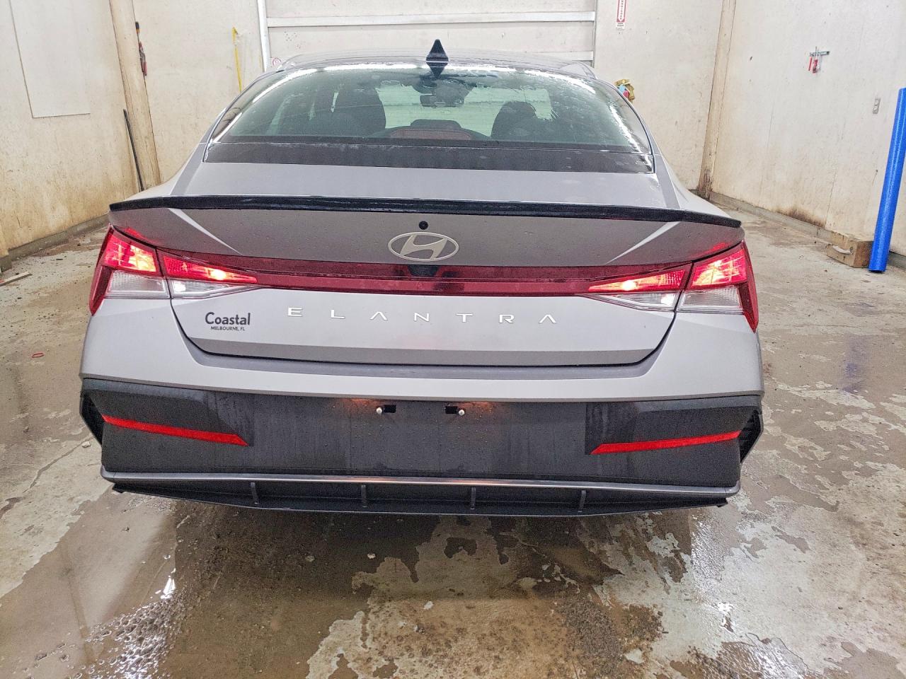 2025 Hyundai Elantra Sel Sport Silver vin: KMHLM4DG4SU050939