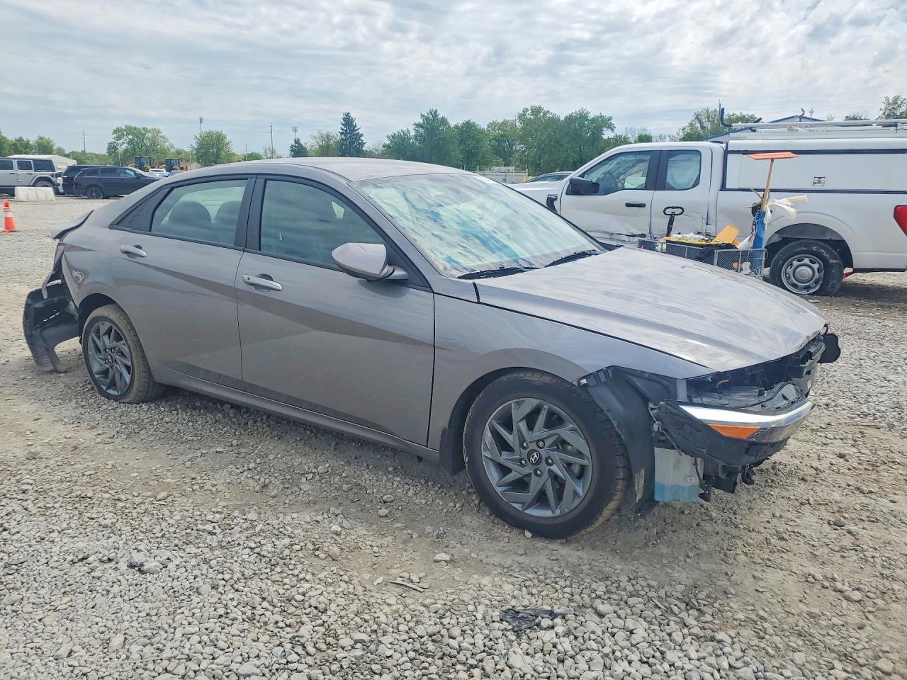 2024 Hyundai Elantra Sel Серебряный vin: KMHLM4DG5RU809026