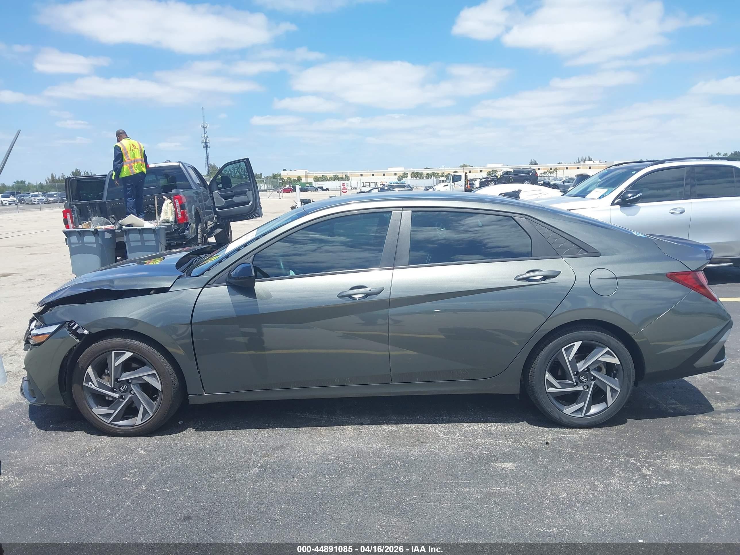 2025 Hyundai Elantra Sel Sport Серый vin: KMHLM4DG5SU896917
