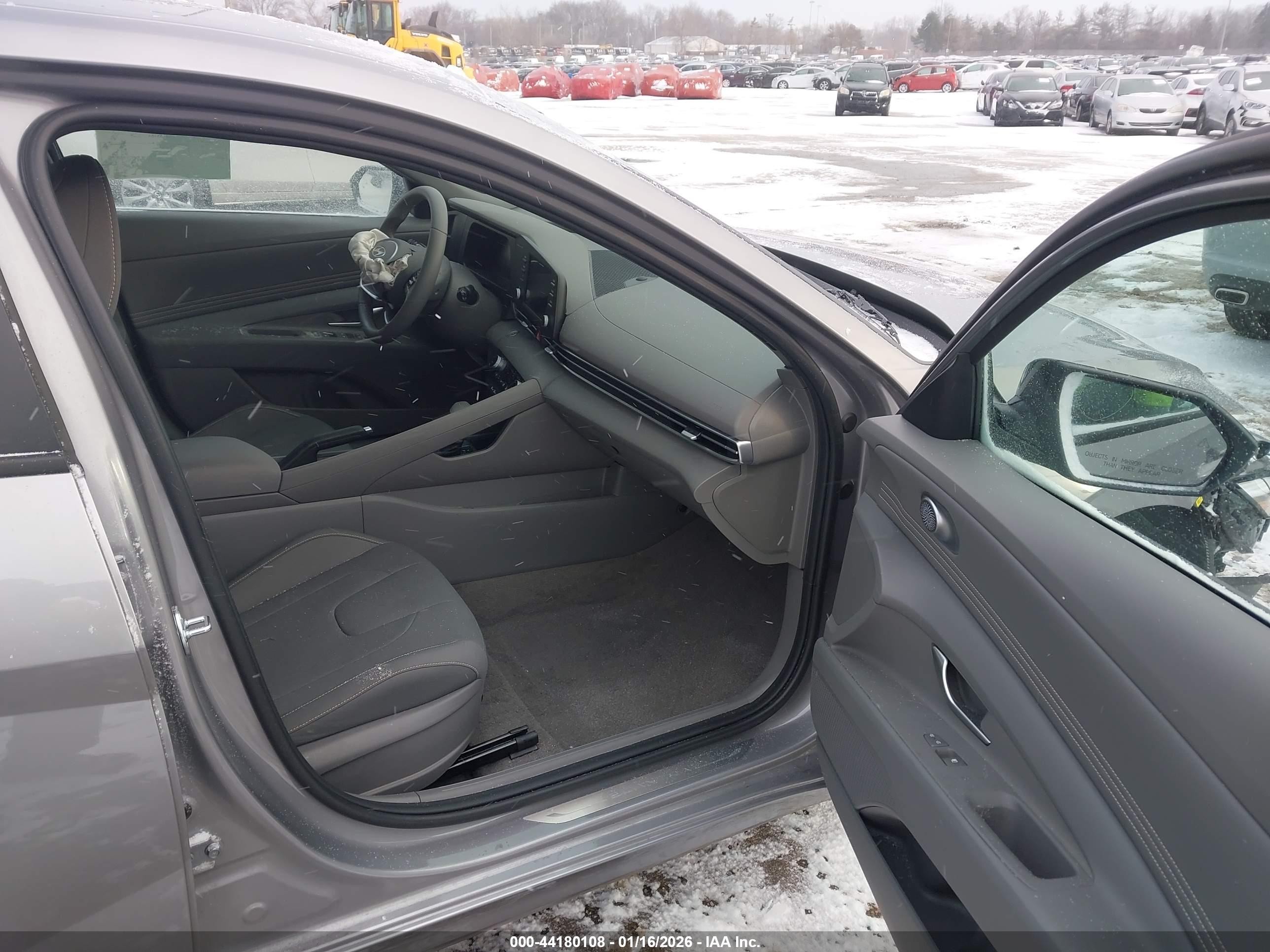 2026 Hyundai Elantra Sel Sport Gray vin: KMHLM4DG5TU110549