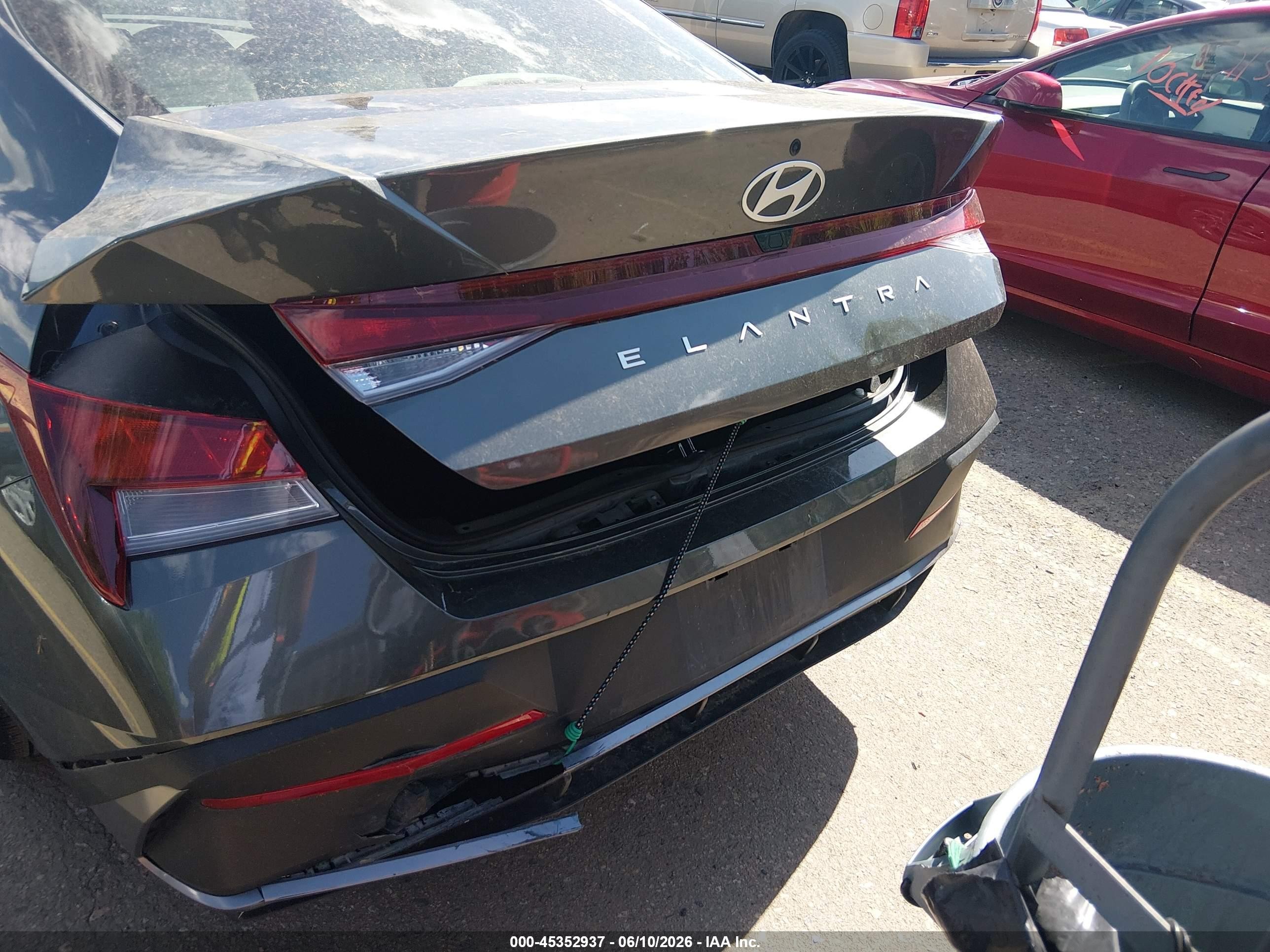 2024 Hyundai Elantra Sel vin: KMHLM4DG8RU845289