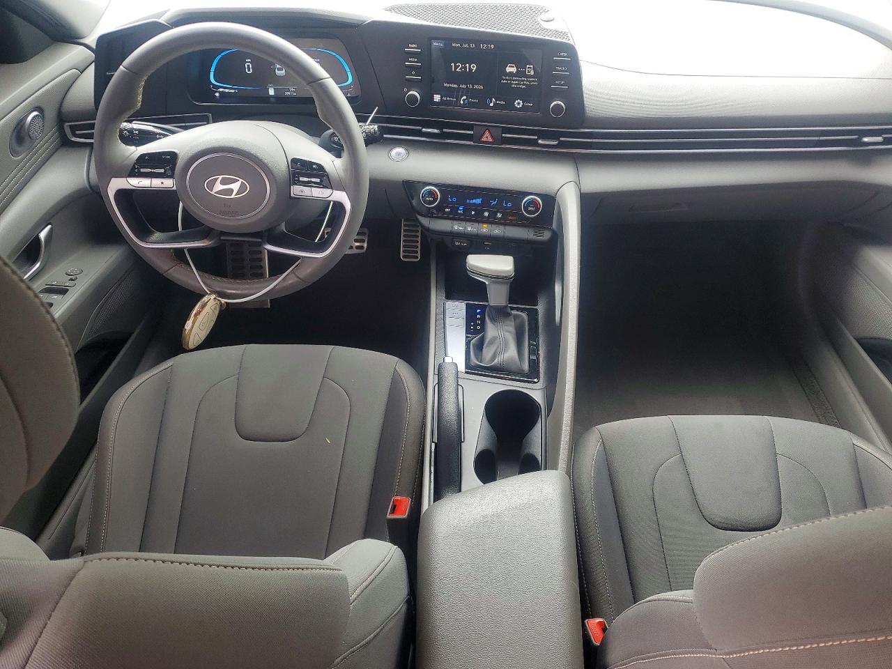 2025 Hyundai Elantra Sel Sport White vin: KMHLM4DG8SU968063