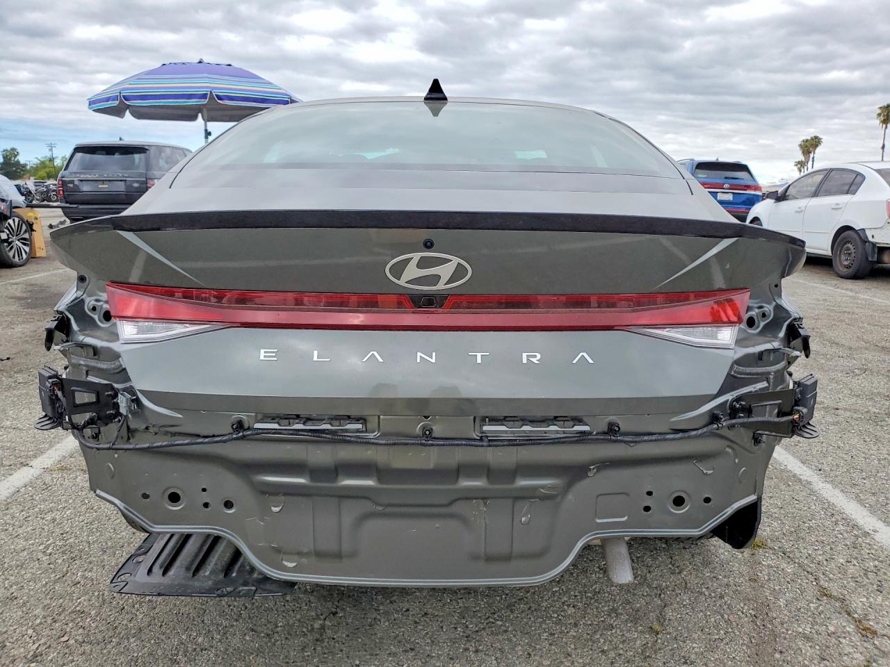 2026 Hyundai Elantra Sel Sport Gray vin: KMHLM4DG9TU170608