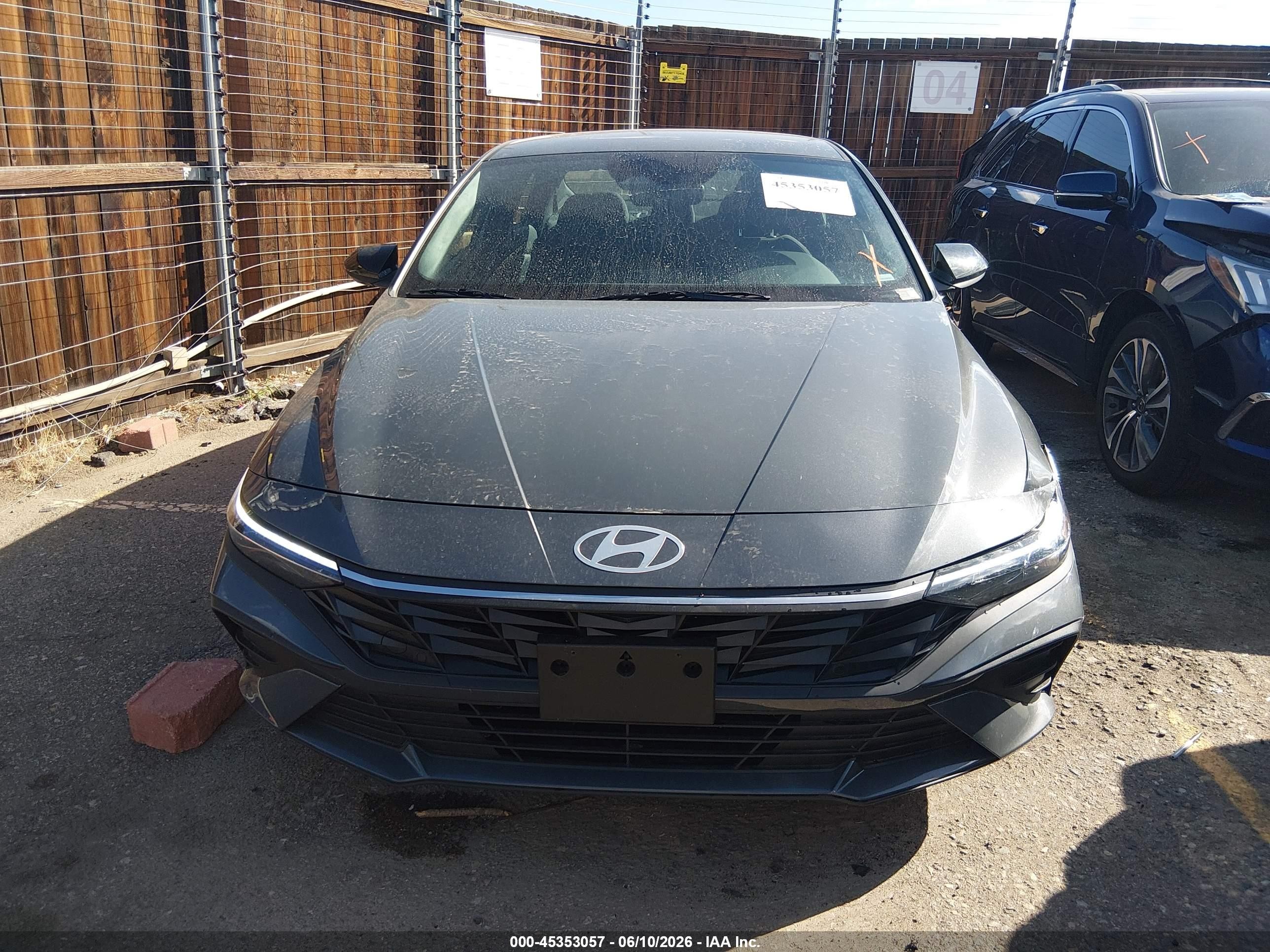 2026 Hyundai Elantra Sel Sport Gray vin: KMHLM4DGXTU180225