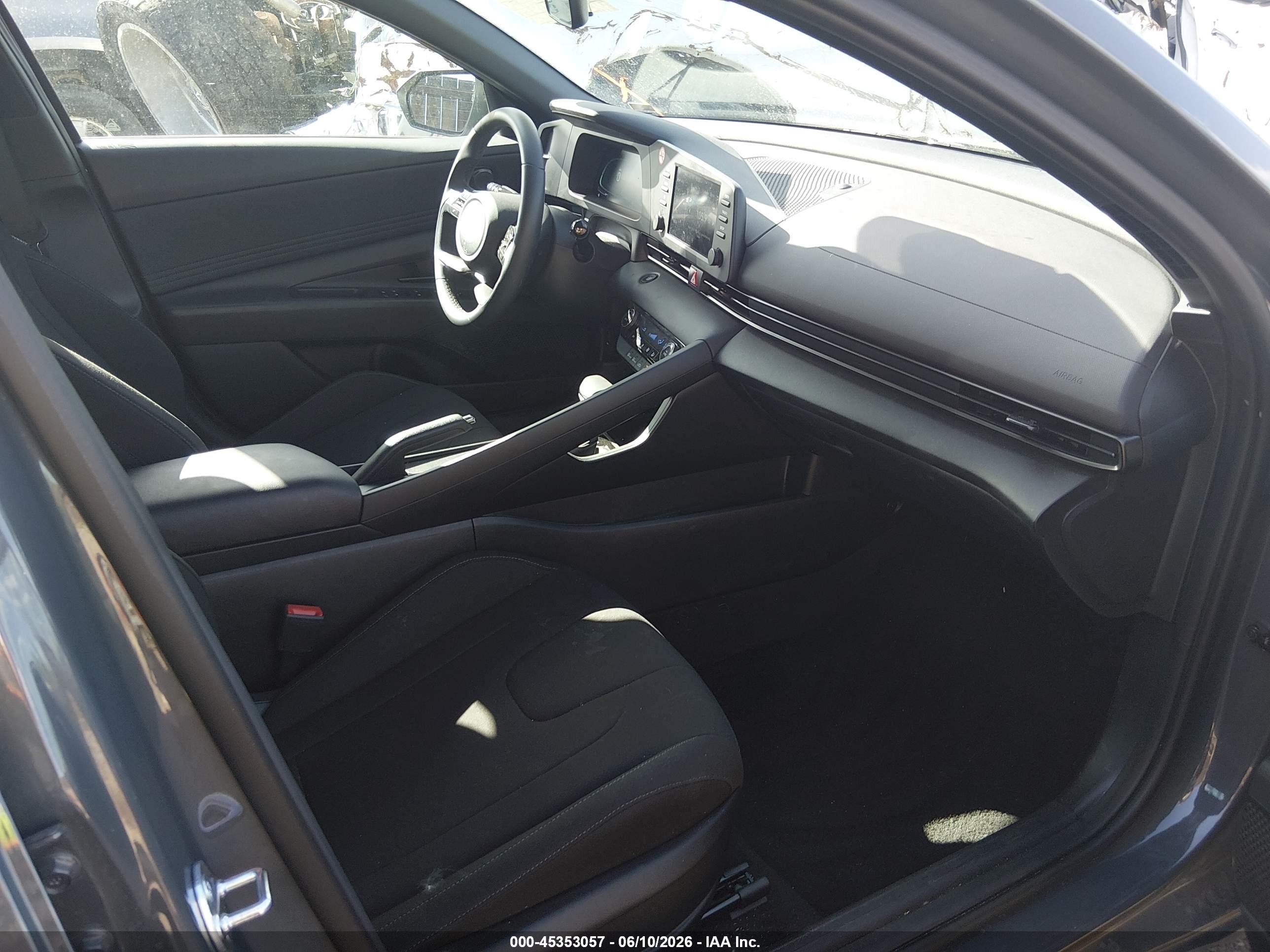 2026 Hyundai Elantra Sel Sport Gray vin: KMHLM4DGXTU180225