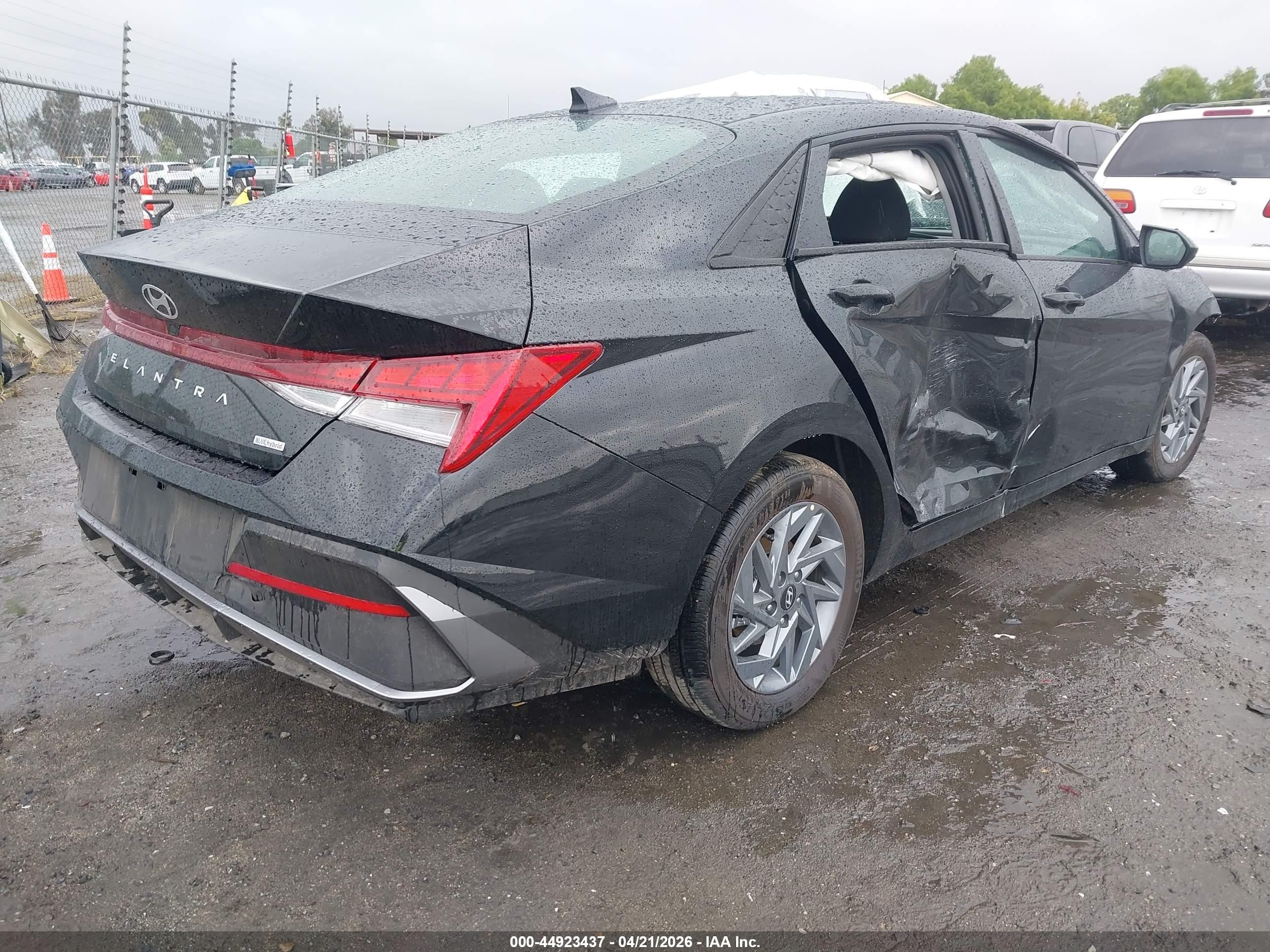 2026 Hyundai Elantra Hybrid Blue Black vin: KMHLM4DJ2TU198164