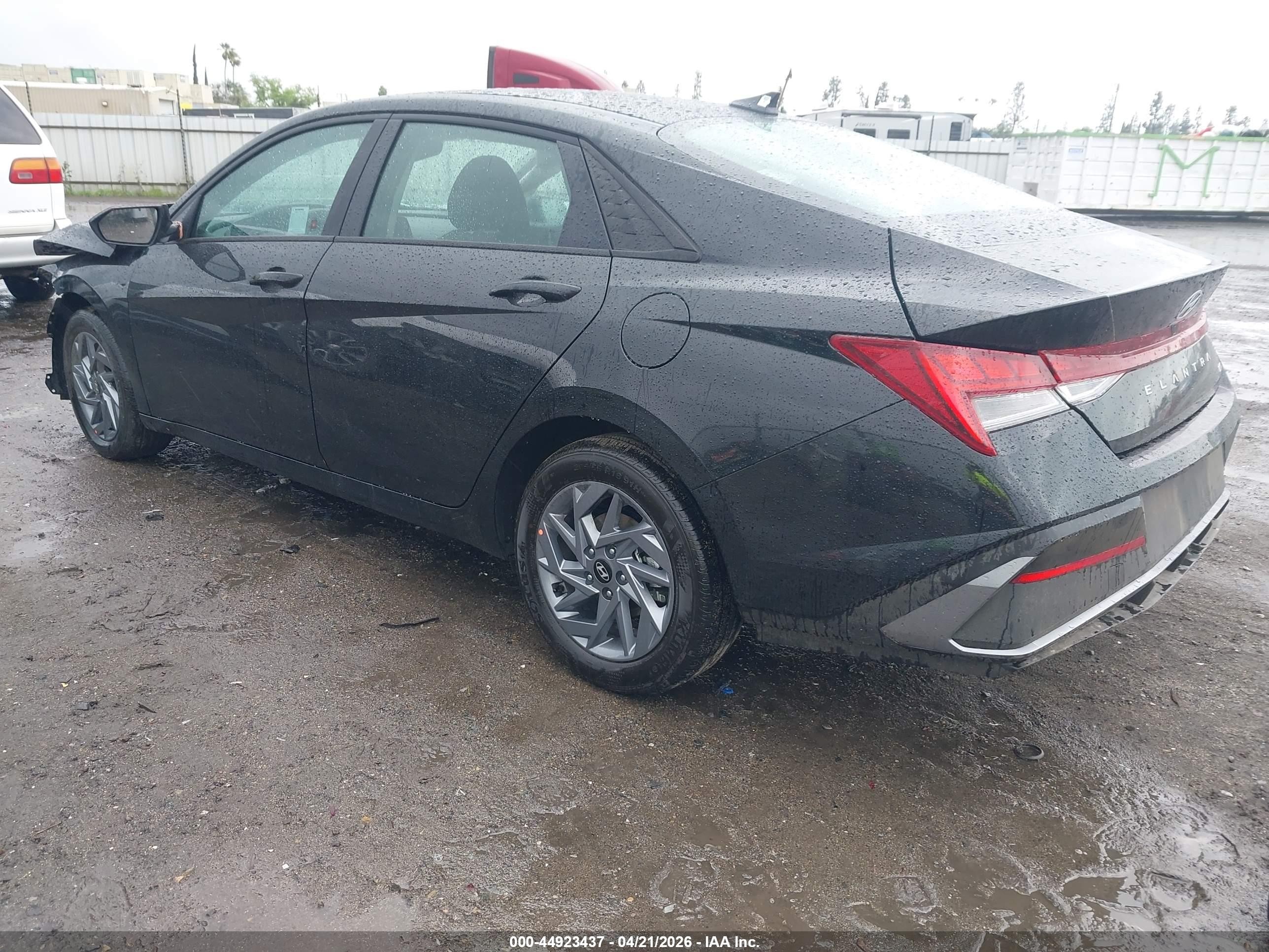 2026 Hyundai Elantra Hybrid Blue Black vin: KMHLM4DJ2TU198164