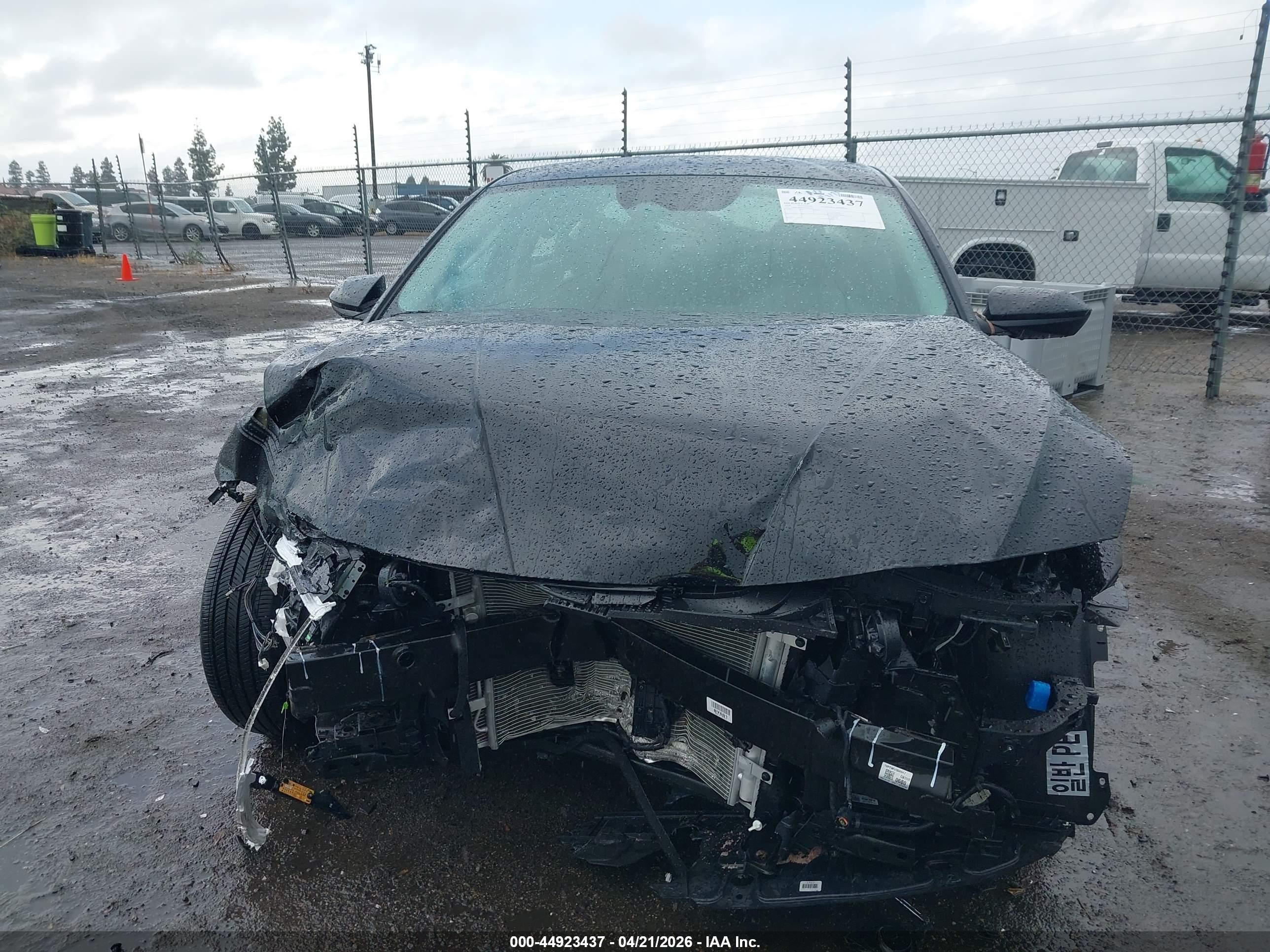 2026 Hyundai Elantra Hybrid Blue Black vin: KMHLM4DJ2TU198164