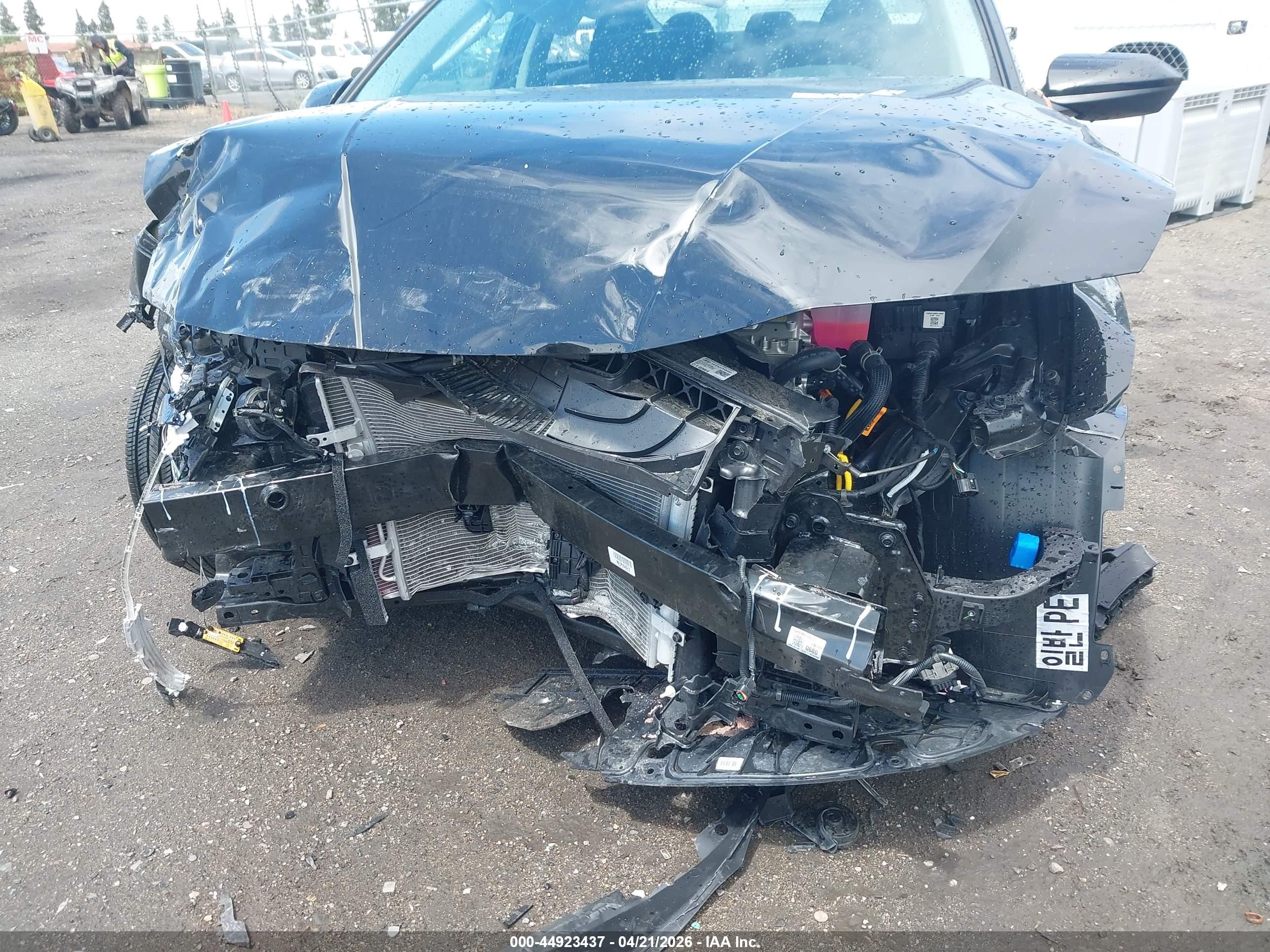 2026 Hyundai Elantra Hybrid Blue Black vin: KMHLM4DJ2TU198164