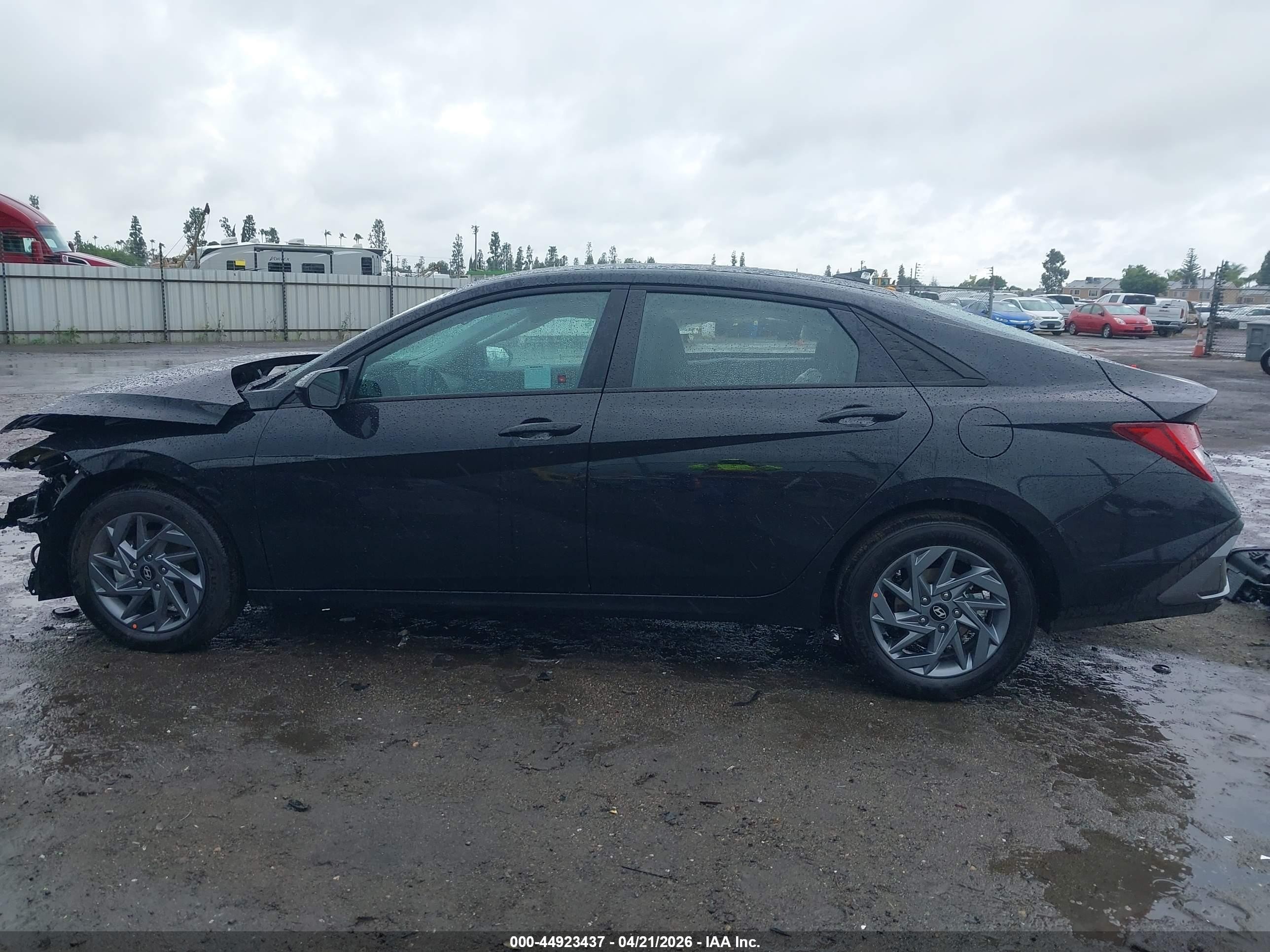 2026 Hyundai Elantra Hybrid Blue Black vin: KMHLM4DJ2TU198164
