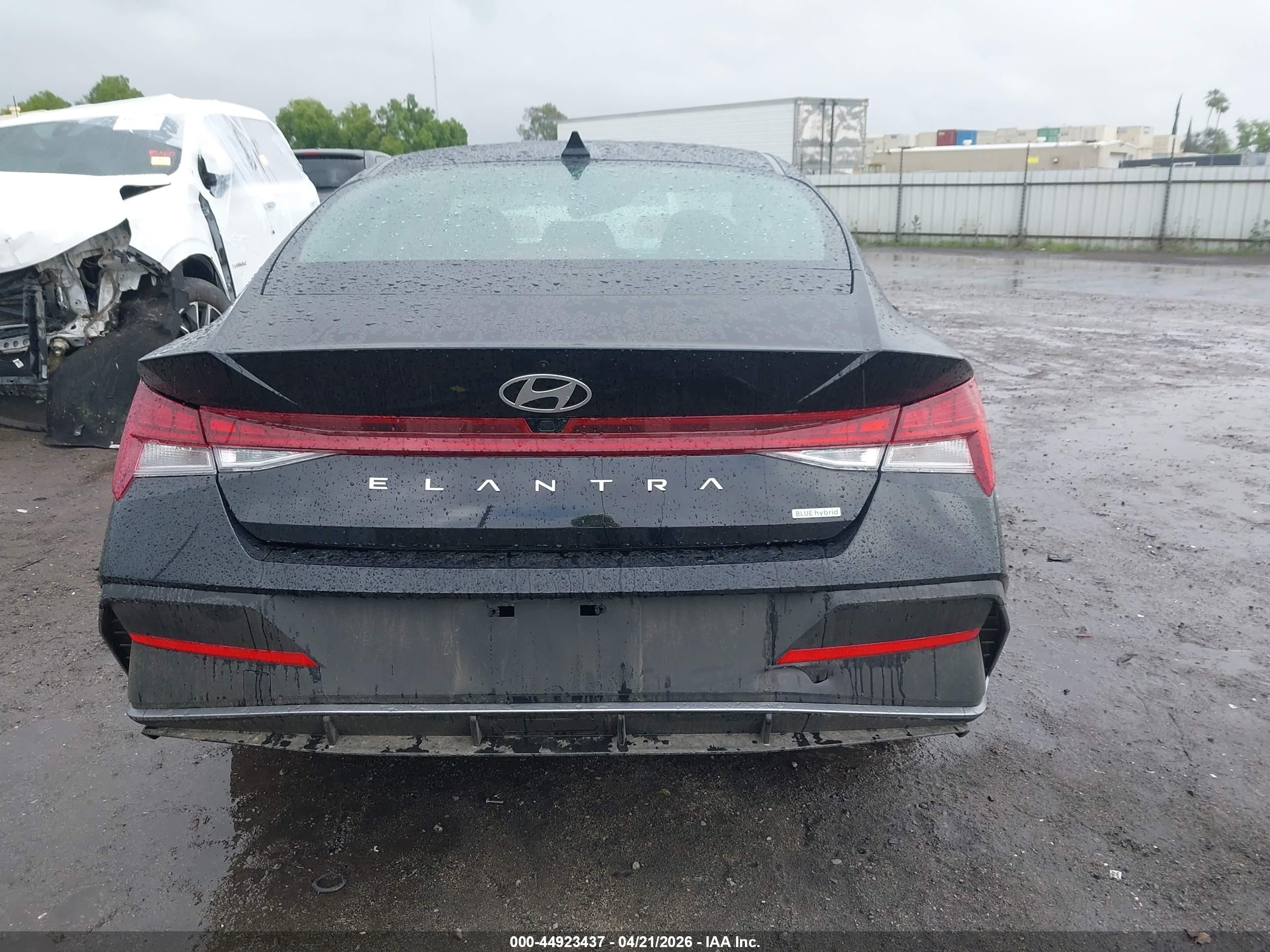 2026 Hyundai Elantra Hybrid Blue Black vin: KMHLM4DJ2TU198164
