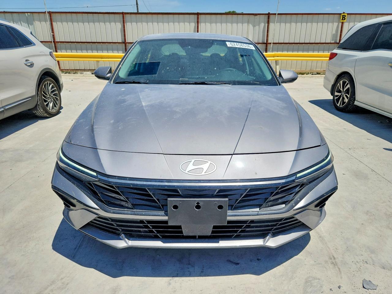 2026 Hyundai Elantra Limited Silver vin: KMHLN4DJ4TU195098