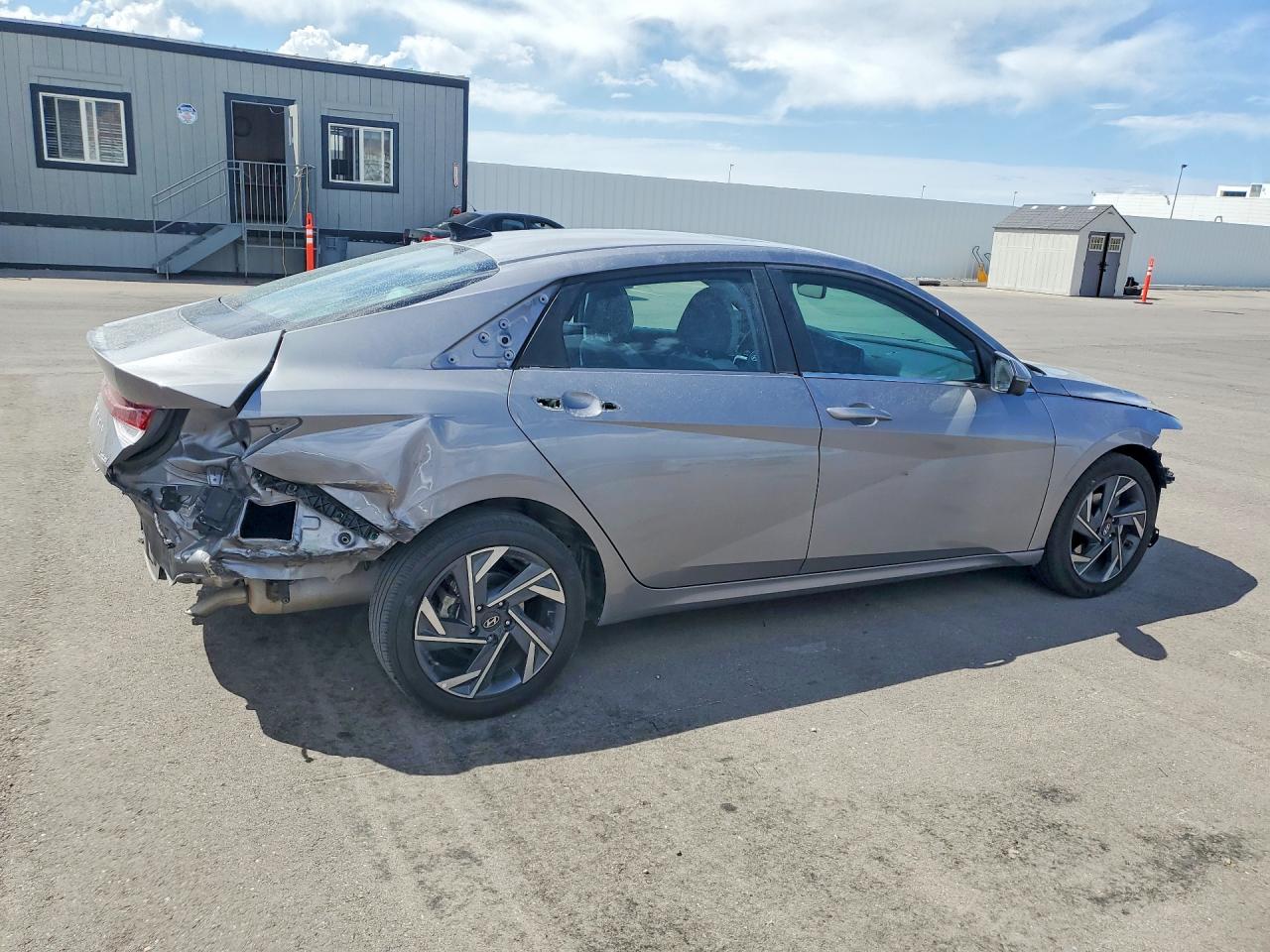 2024 Hyundai Elantra Limited Silver vin: KMHLP4DG2RU795724