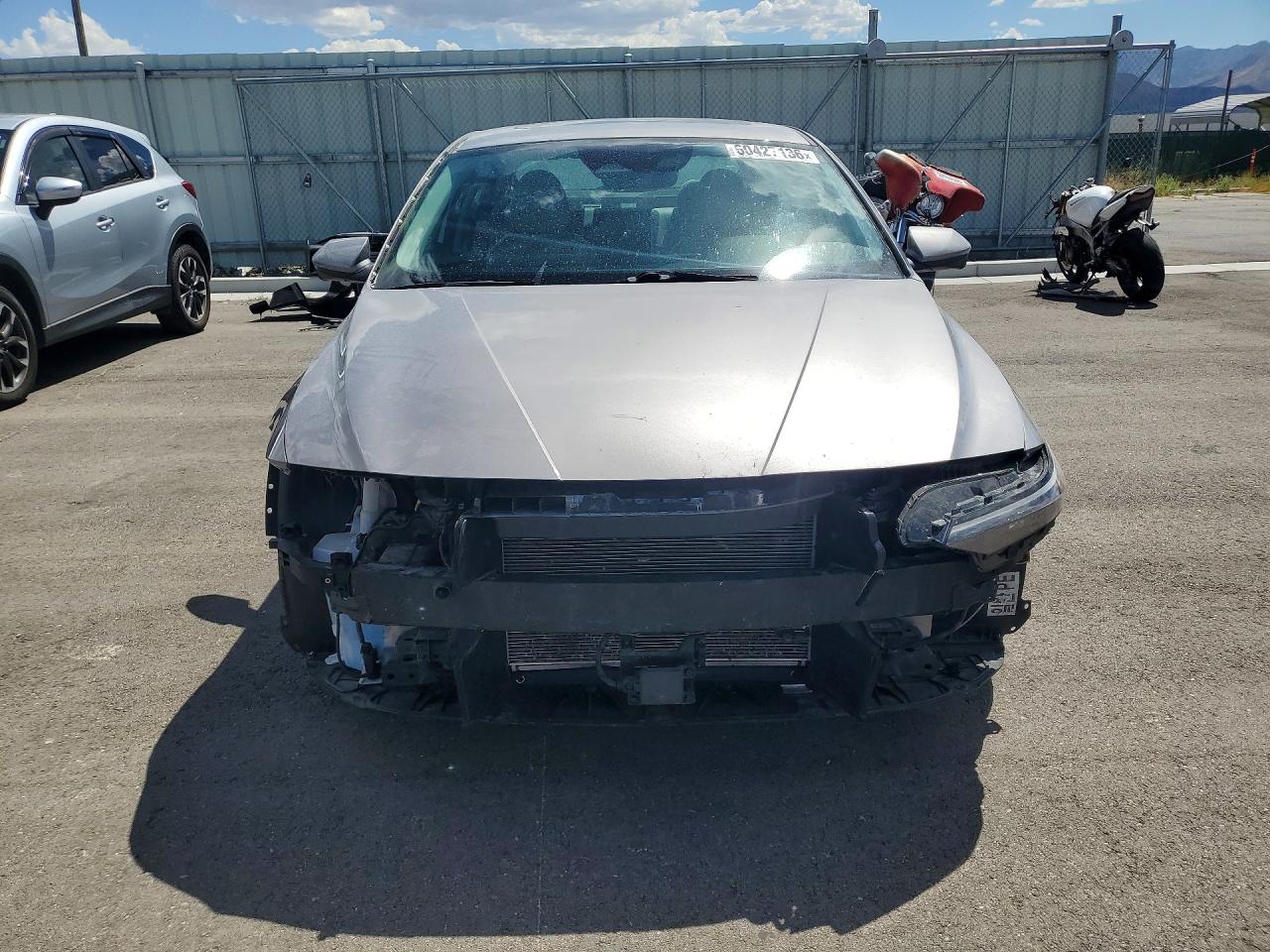 2024 Hyundai Elantra Limited Silver vin: KMHLP4DG2RU795724