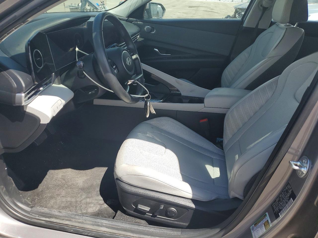 2024 Hyundai Elantra Limited Silver vin: KMHLP4DG2RU795724