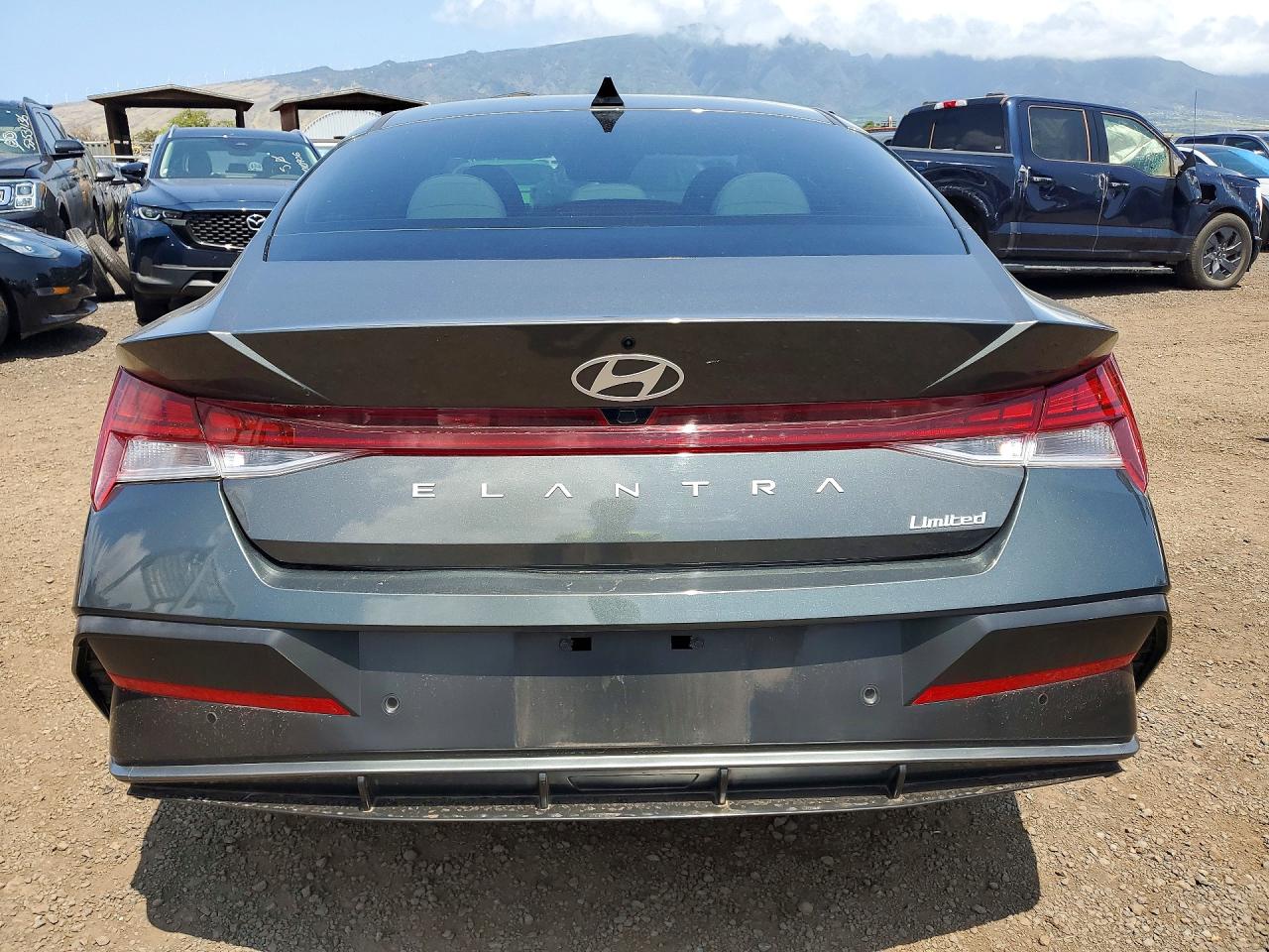 2024 Hyundai Elantra Limited Gray vin: KMHLP4DG5RU664027