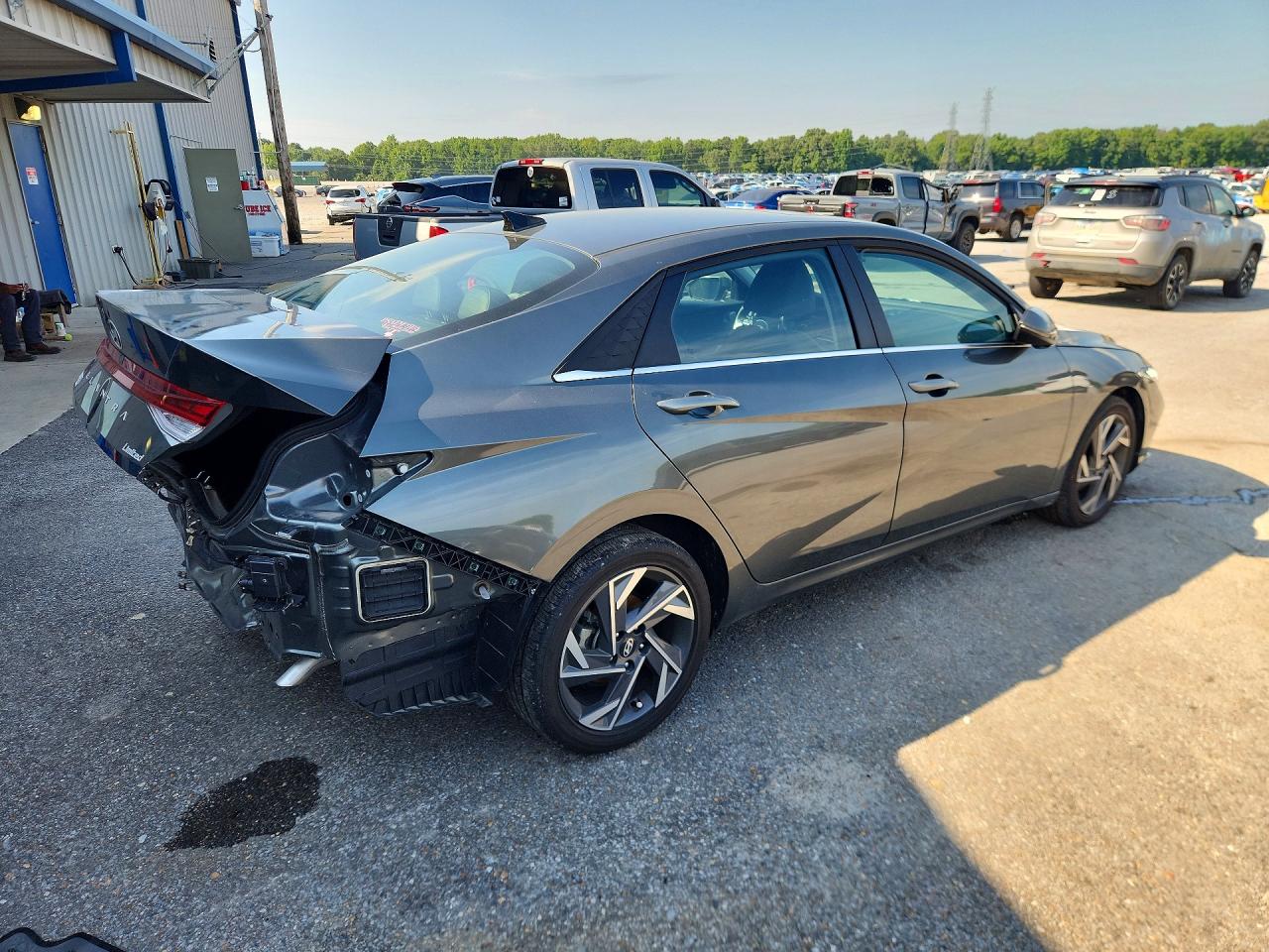 2025 Hyundai Elantra Limited Gray vin: KMHLP4DG5SU081107