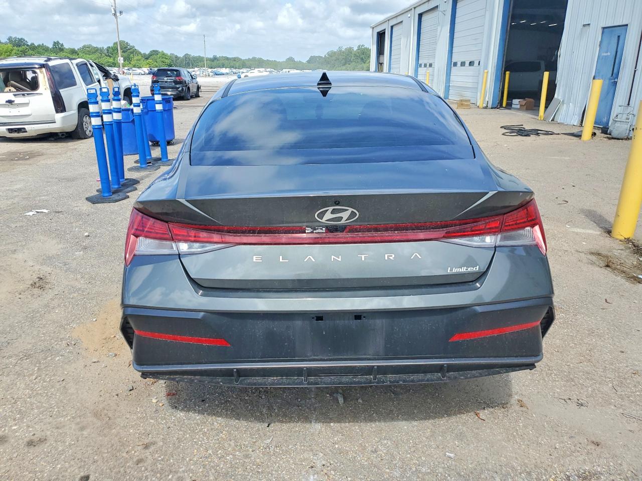 2025 Hyundai Elantra Limited Charcoal vin: KMHLP4DG8SU080937