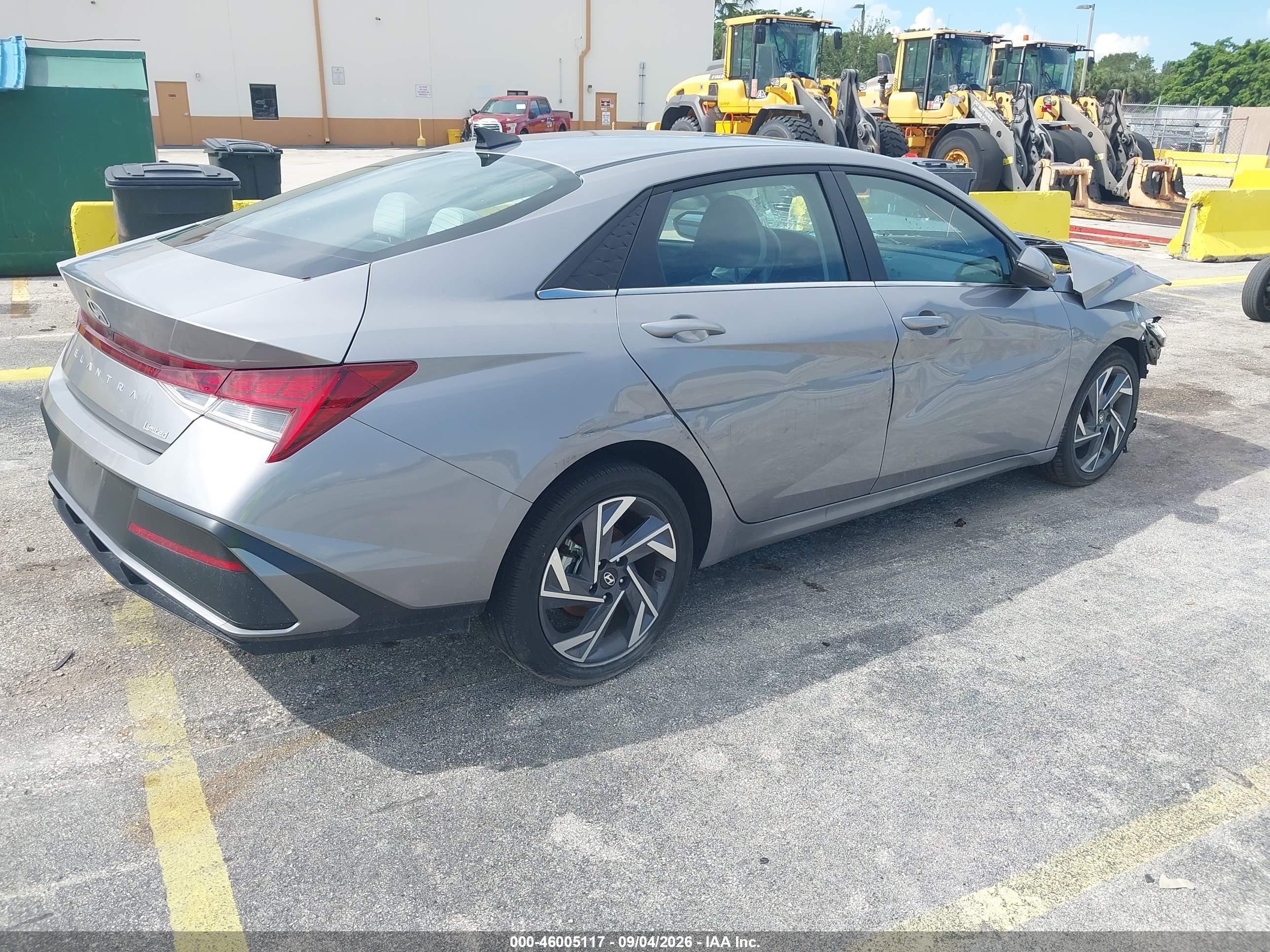 2025 Hyundai Elantra Limited Silver vin: KMHLP4DG9SU052564