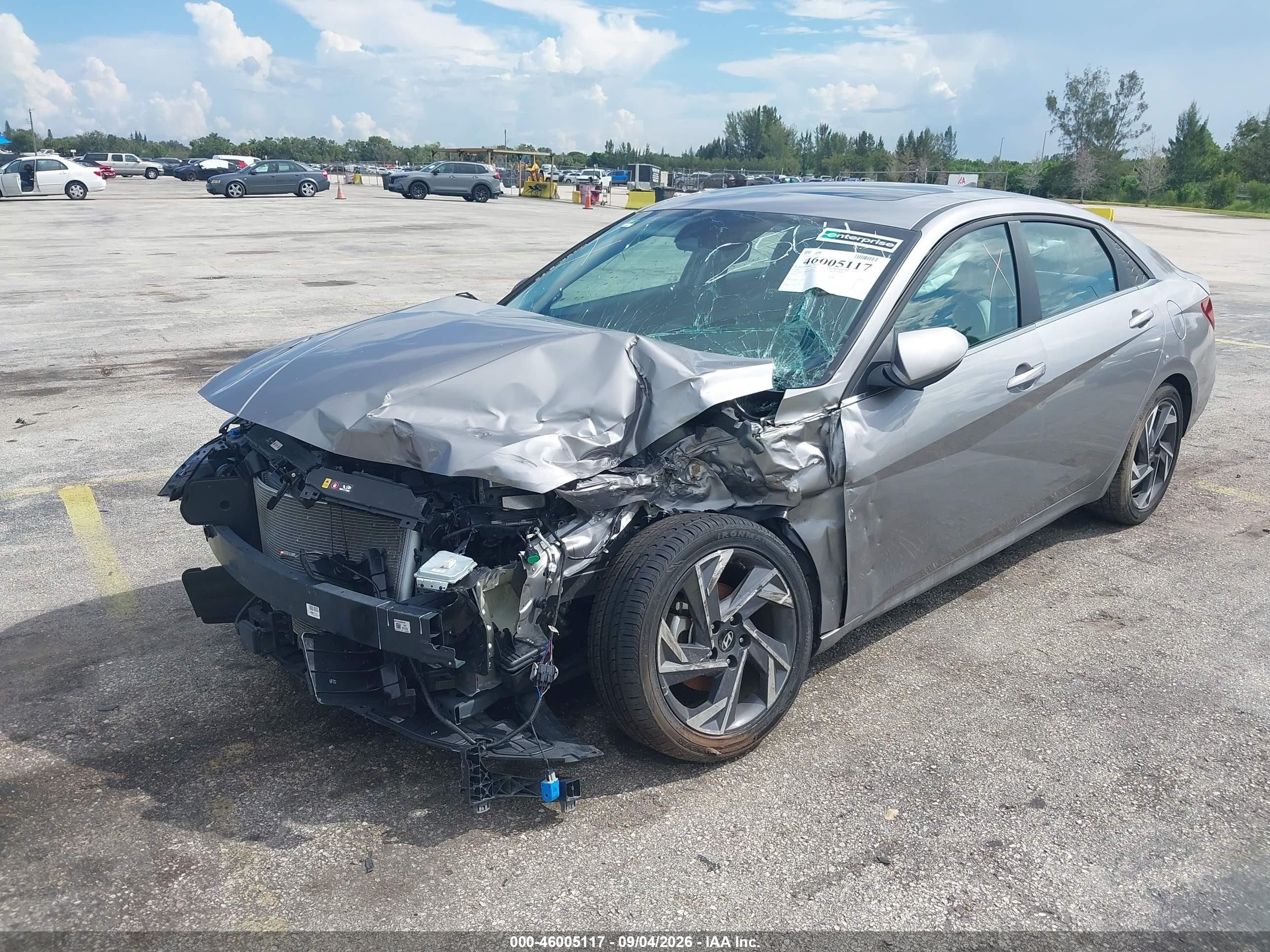 2025 Hyundai Elantra Limited Silver vin: KMHLP4DG9SU052564