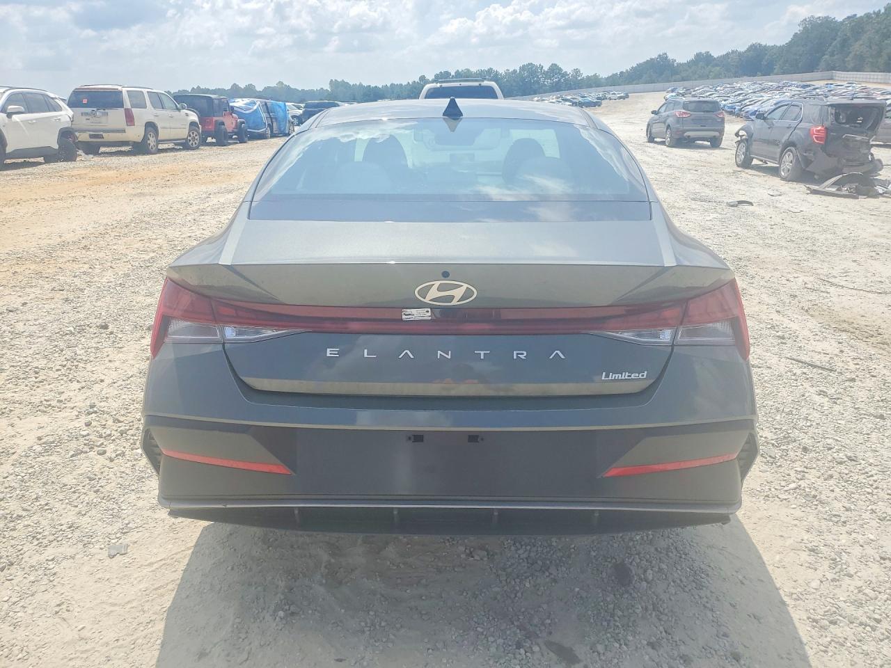 2026 Hyundai Elantra Limited Gray vin: KMHLP4DG9TU138264