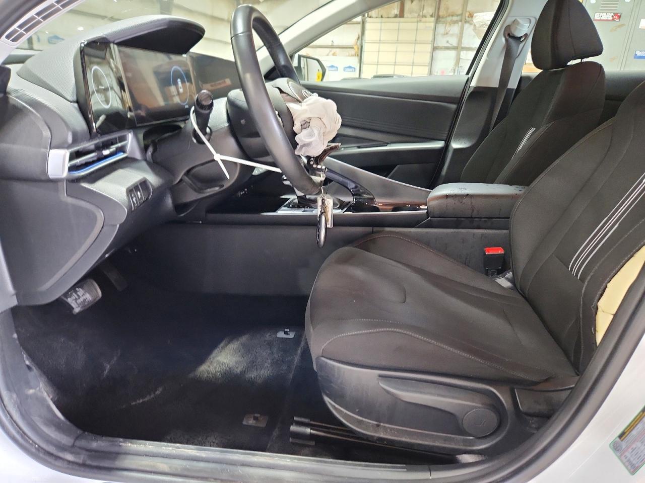 2025 Hyundai Elantra Sel White vin: KMHLS4DG0SU862423