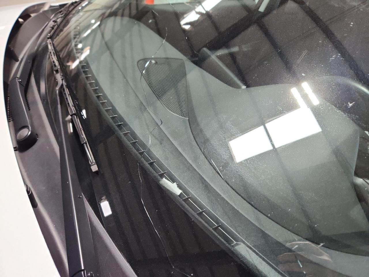 2025 Hyundai Elantra Sel White vin: KMHLS4DG0SU862423 Damage: Windshield, Broken, Replacement Required