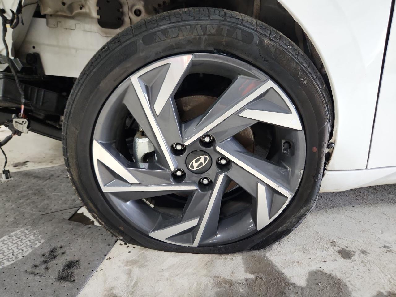 2025 Hyundai Elantra Sel White vin: KMHLS4DG0SU862423 Damage: Left Front Wheel, Curb Rash, 3 To 4 Inches