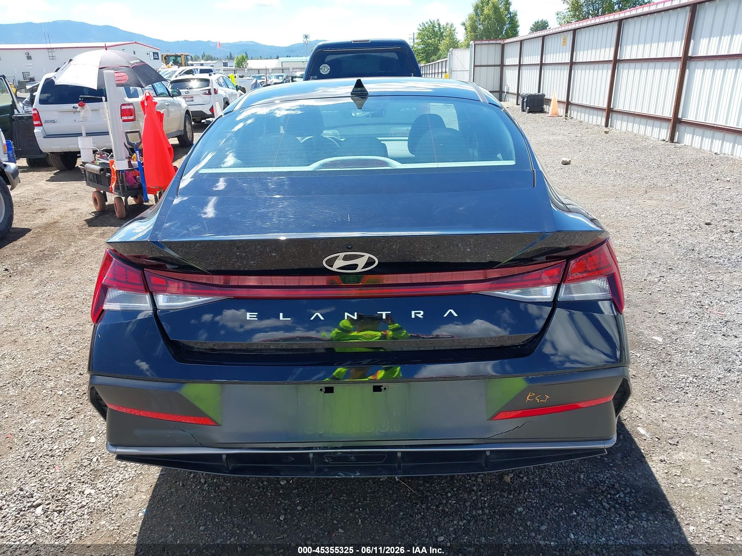 2025 Hyundai Elantra Sel Convenience Black vin: KMHLS4DG1SU024823