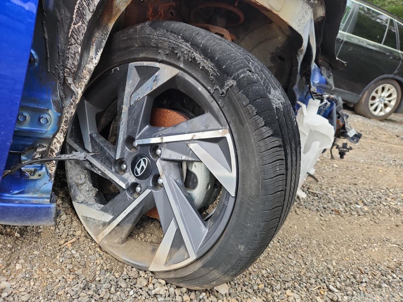 2025 Hyundai Elantra Sel Blue vin: KMHLS4DG2SU034048 Damage: Right Front Wheel, Broken, Replacement Required