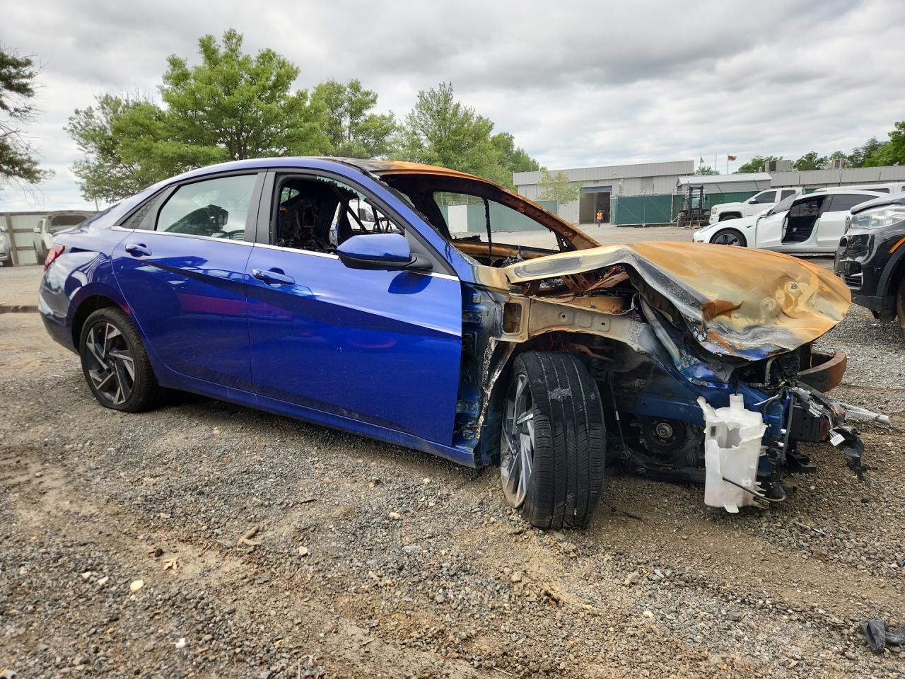 2025 Hyundai Elantra Sel Blue vin: KMHLS4DG2SU034048 Damage: Right Front Fender, Missing, Replacement Required