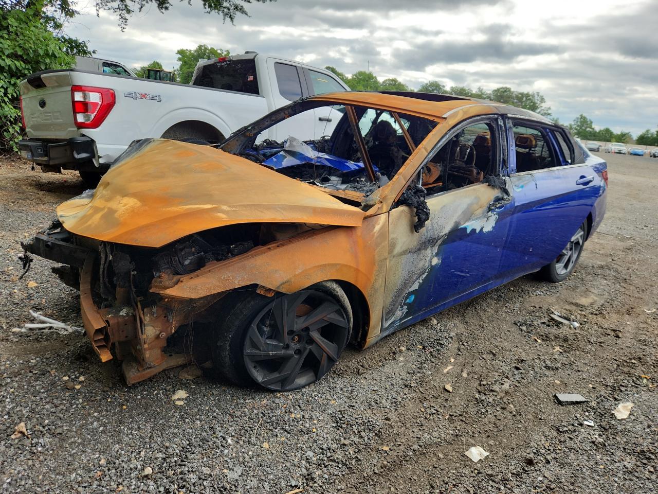2025 Hyundai Elantra Sel Blue vin: KMHLS4DG2SU034048 Damage: Left Front Fender, Severe Damage, Replacement Required