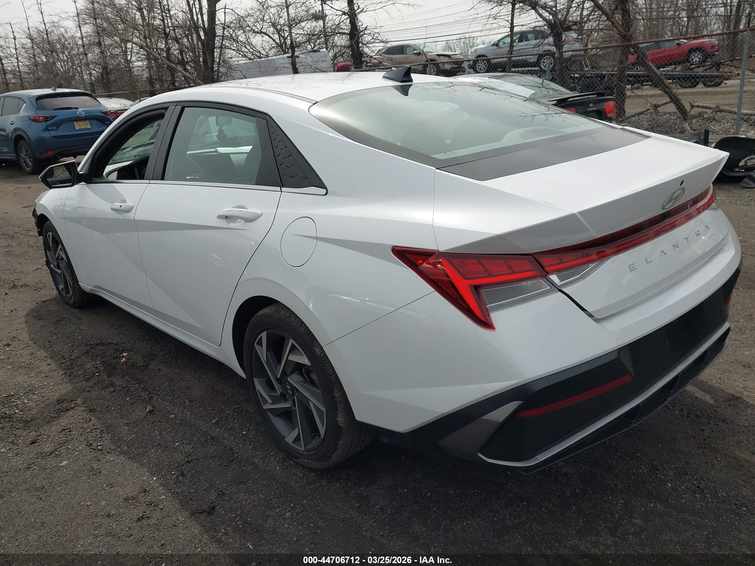 2025 Hyundai Elantra Sel Convenience White vin: KMHLS4DG3SU892922