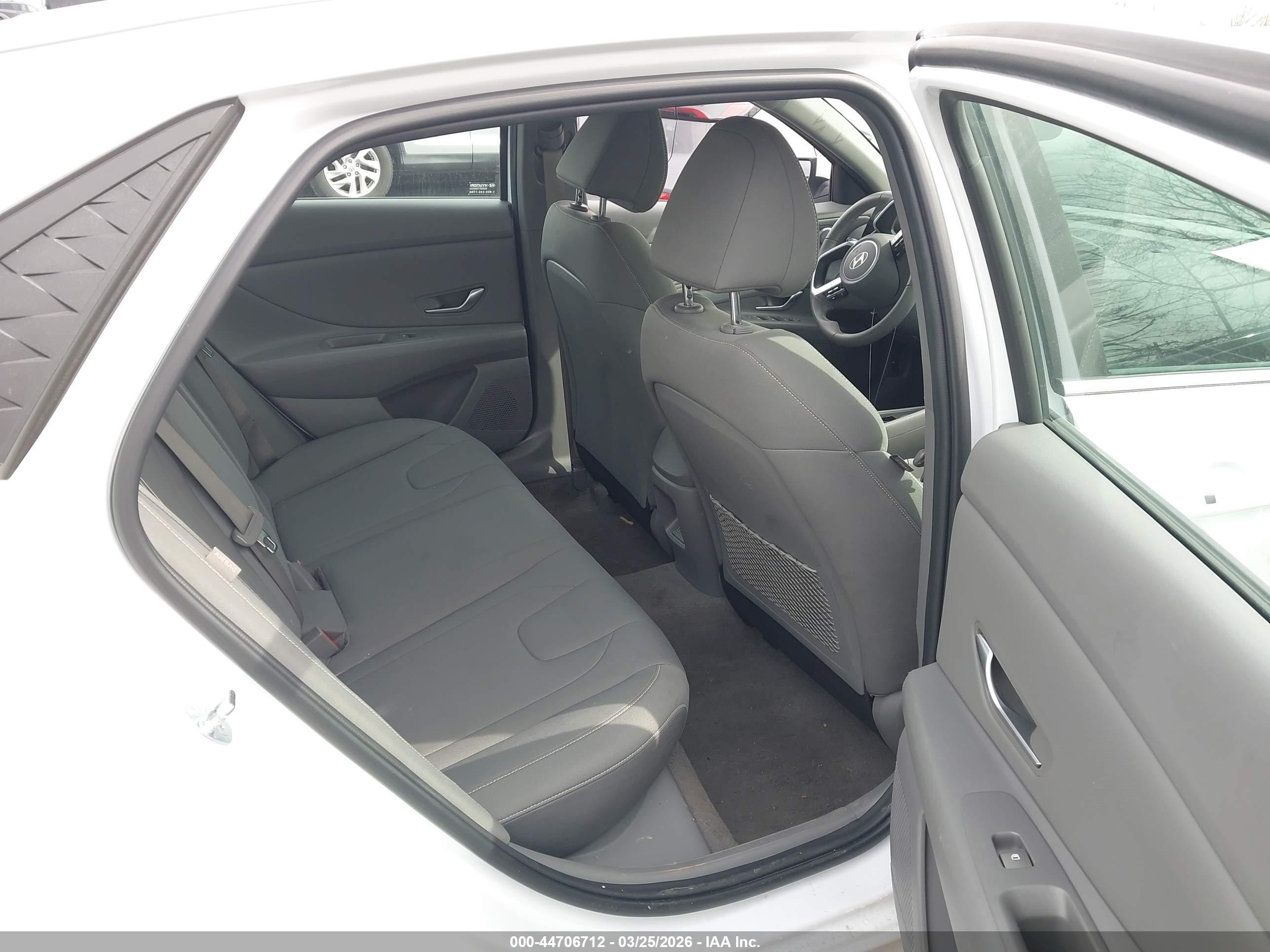 2025 Hyundai Elantra Sel Convenience White vin: KMHLS4DG3SU892922