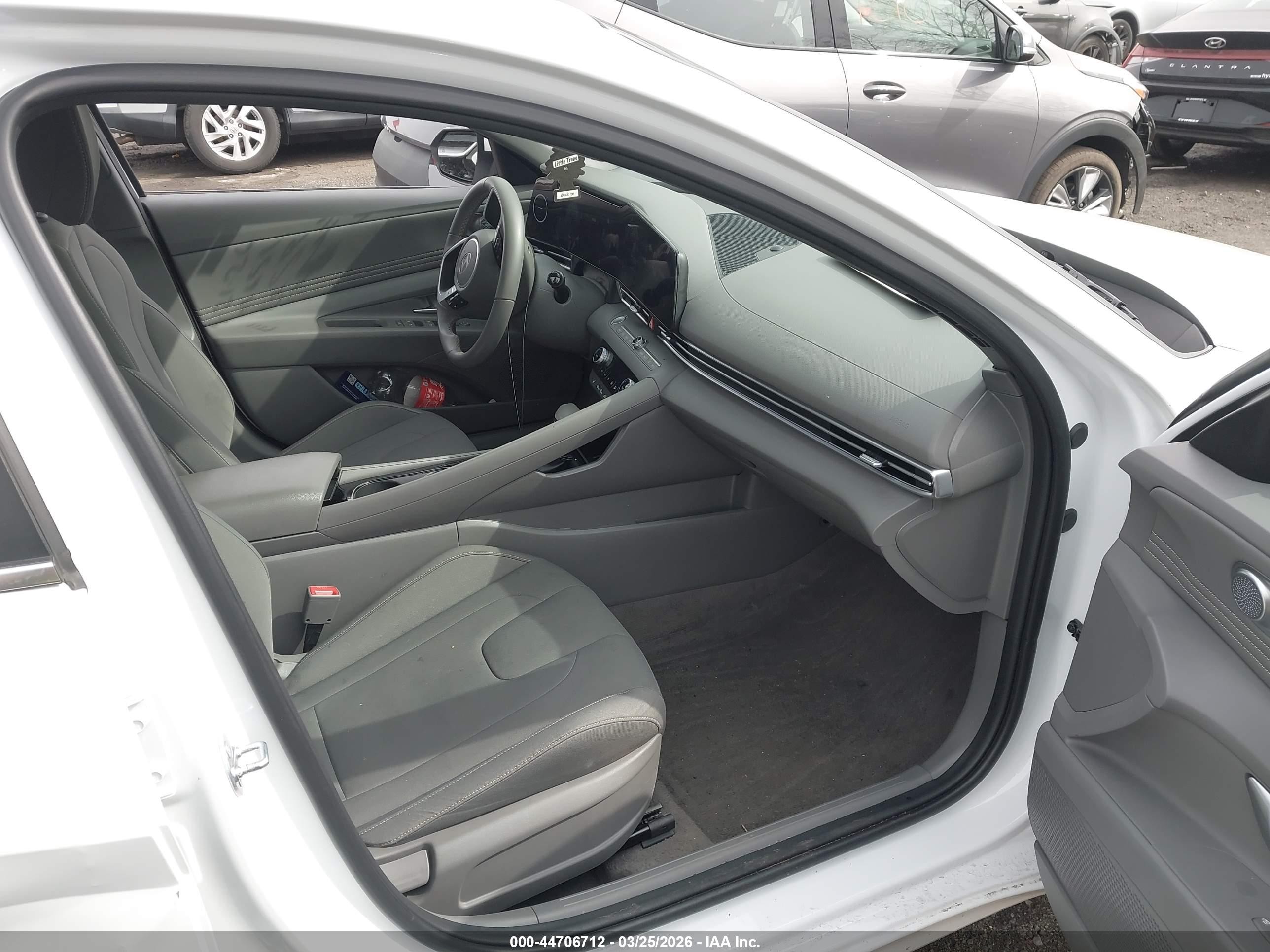 2025 Hyundai Elantra Sel Convenience White vin: KMHLS4DG3SU892922