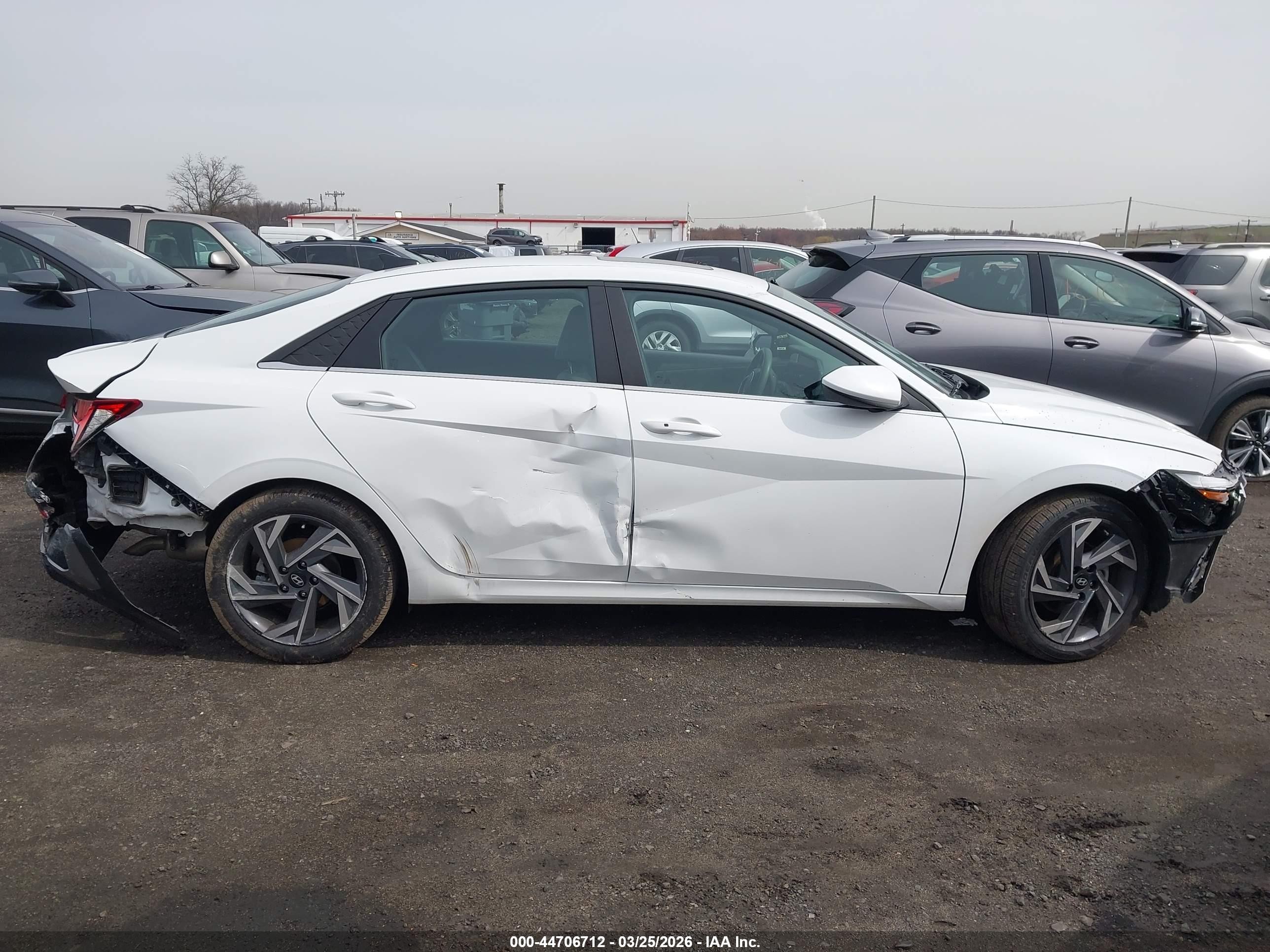 2025 Hyundai Elantra Sel Convenience White vin: KMHLS4DG3SU892922