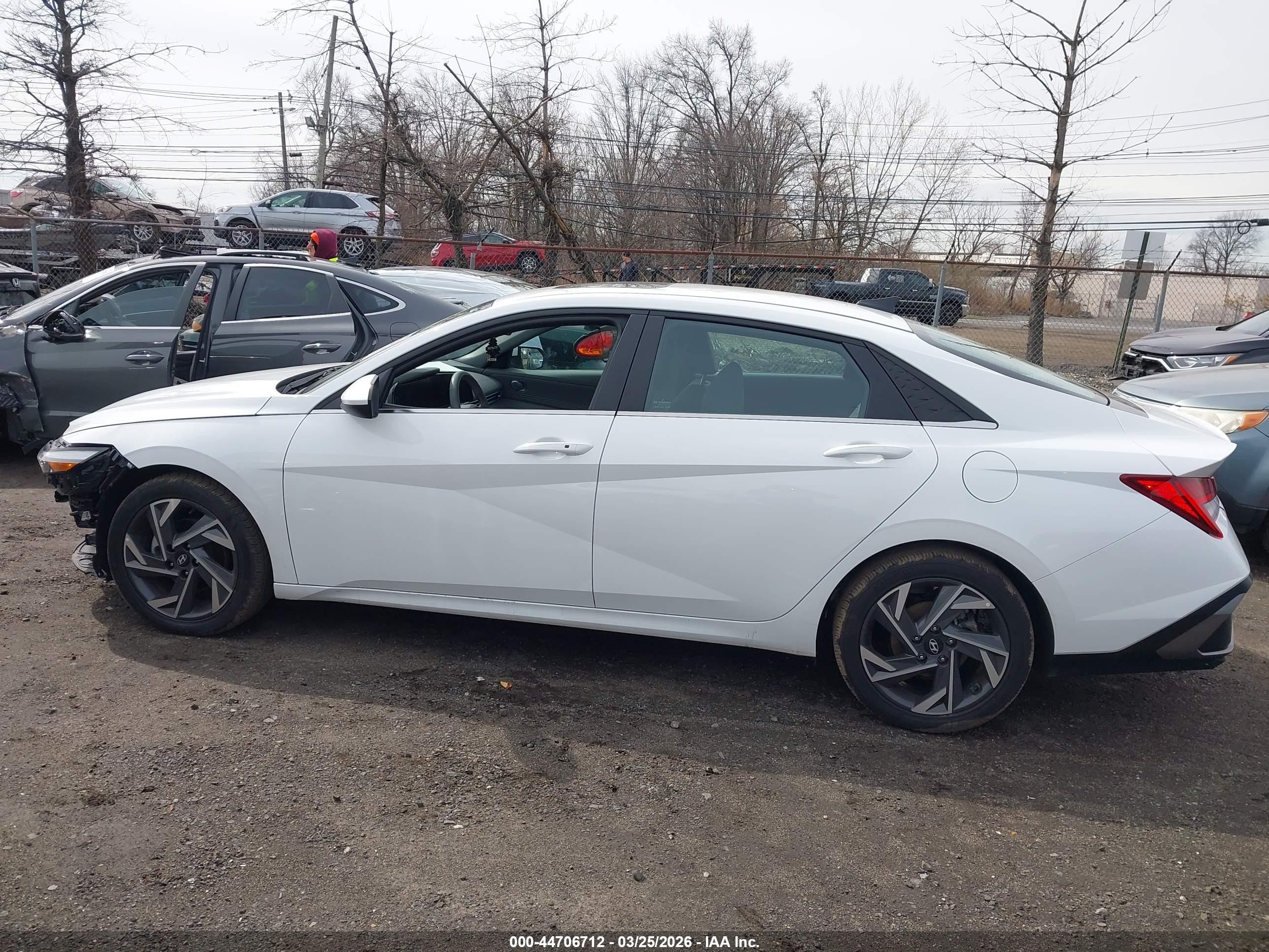 2025 Hyundai Elantra Sel Convenience White vin: KMHLS4DG3SU892922