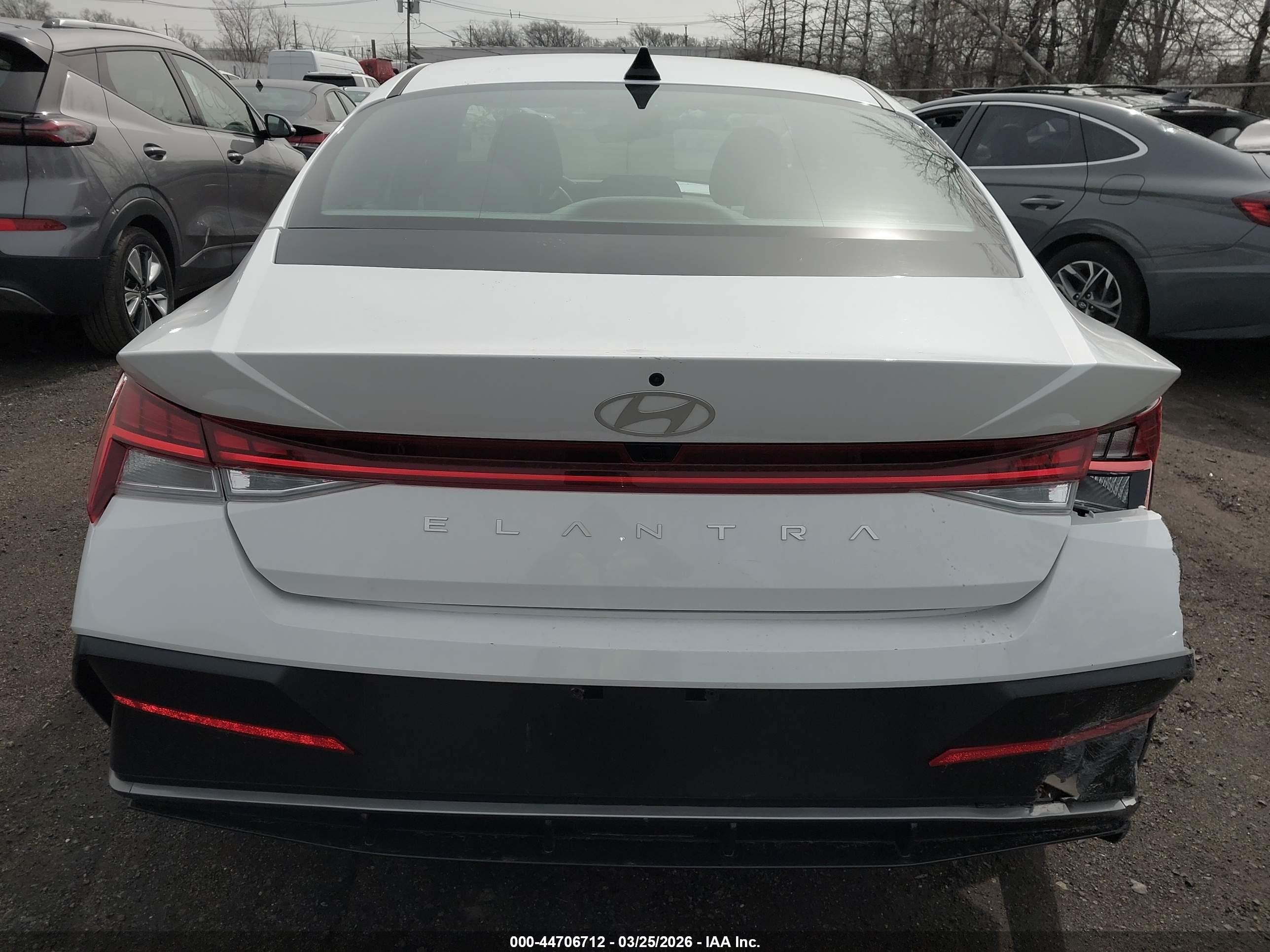 2025 Hyundai Elantra Sel Convenience White vin: KMHLS4DG3SU892922
